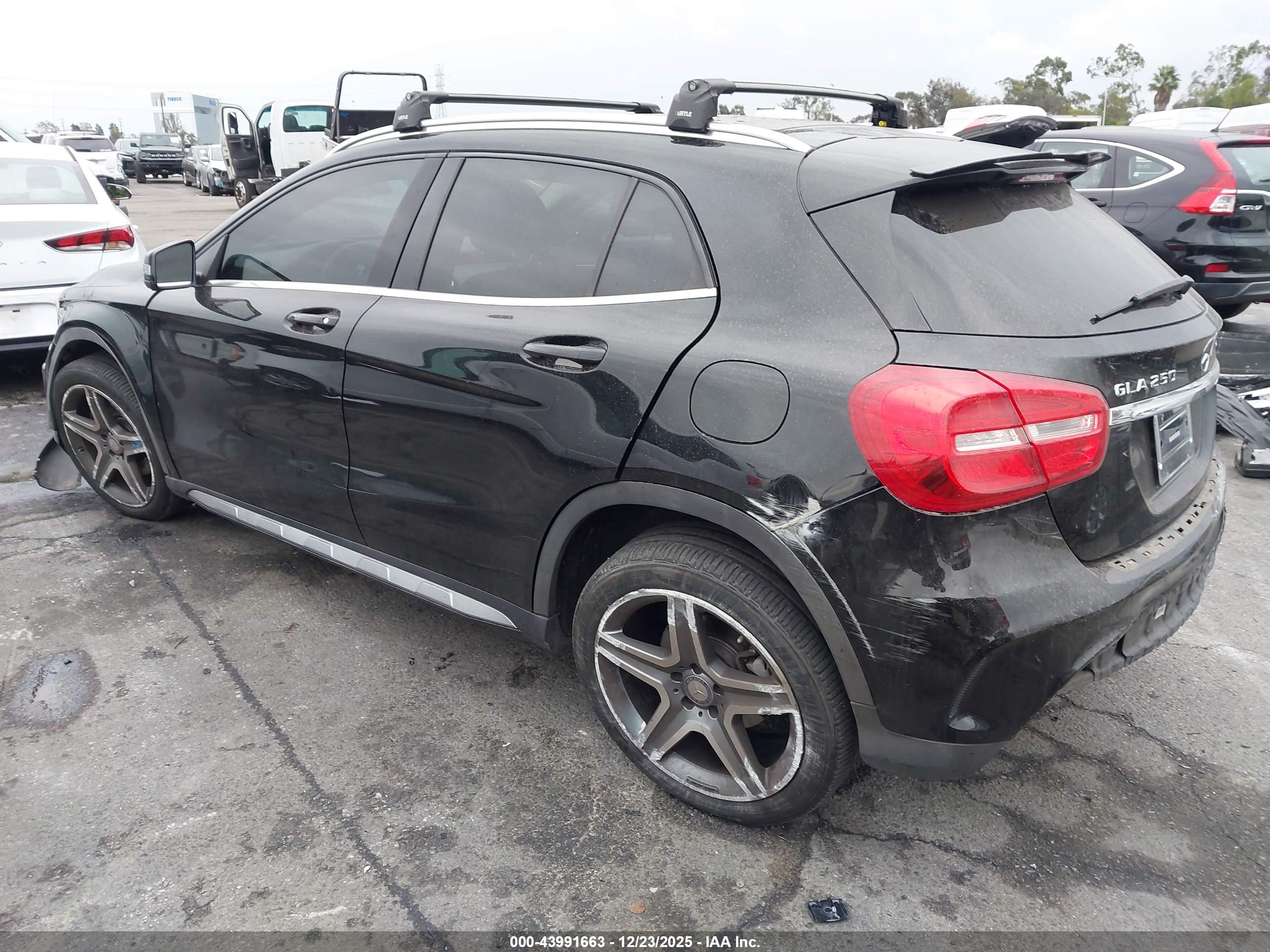 MERCEDES-BENZ GLA image 3