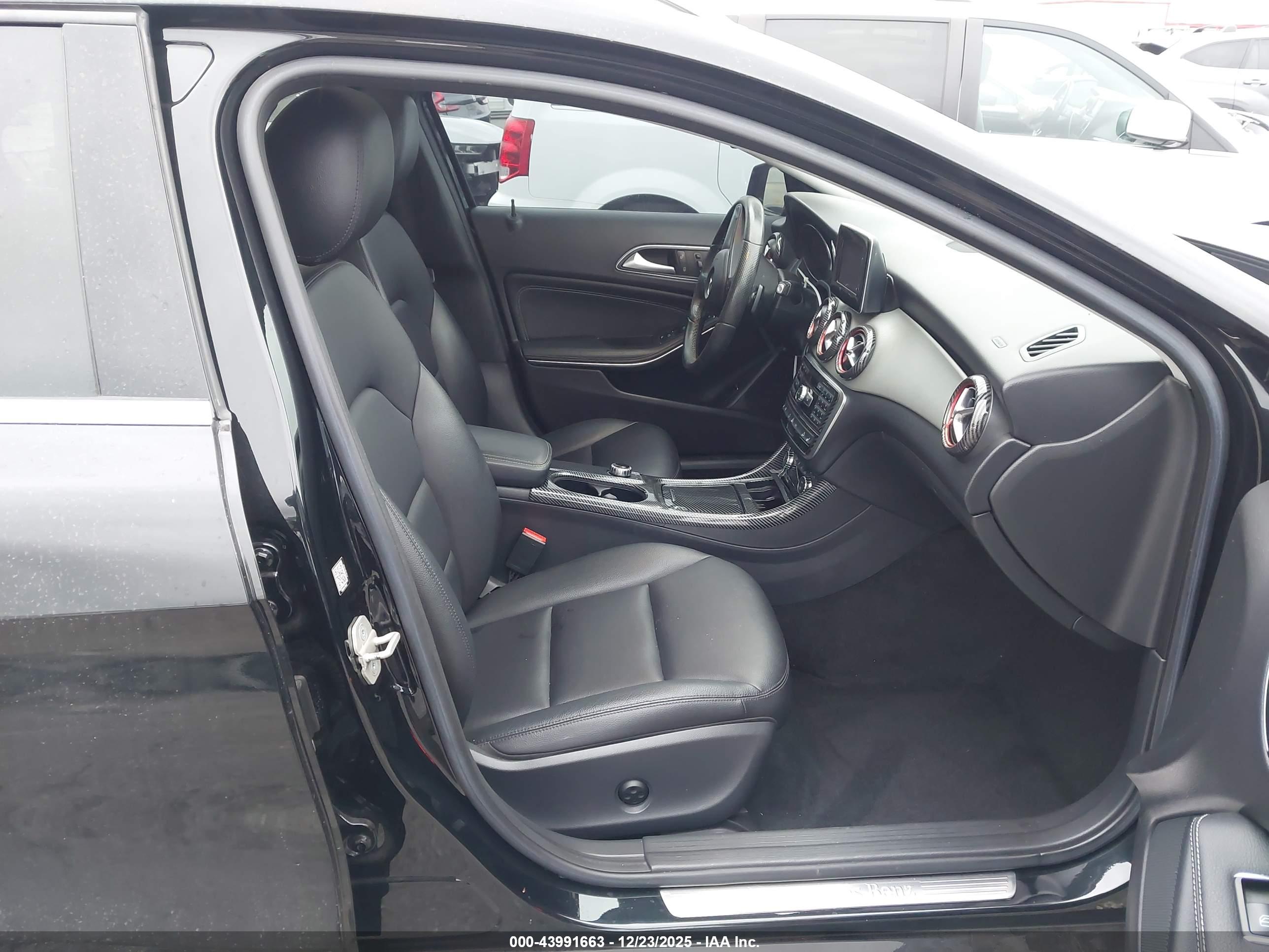 MERCEDES-BENZ GLA image 5