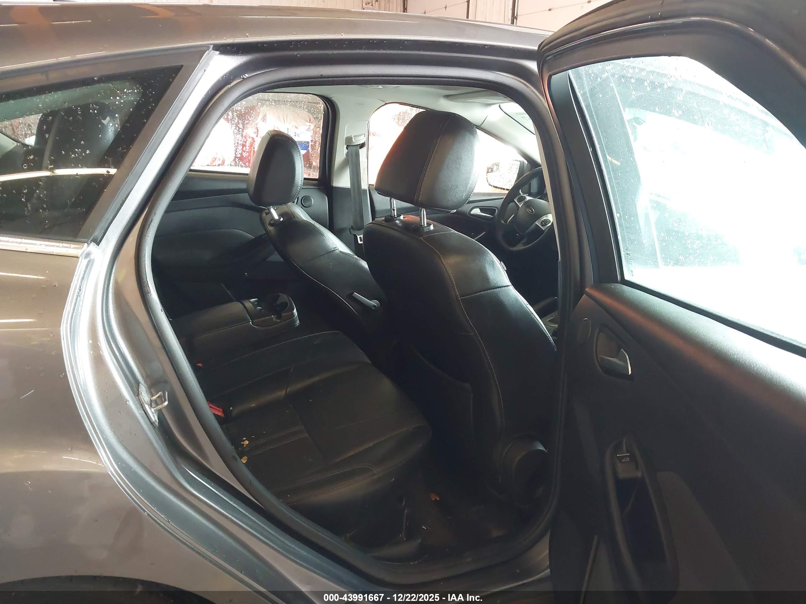 FORD FOCUS image 8