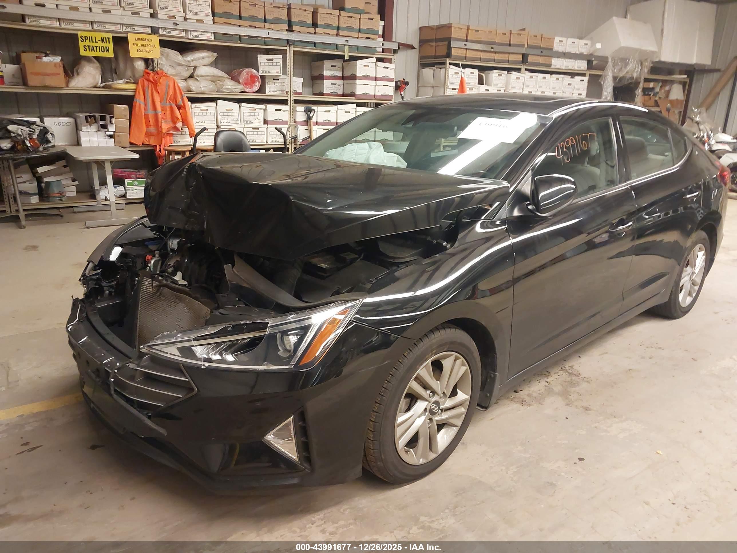 HYUNDAI ELANTRA image 2