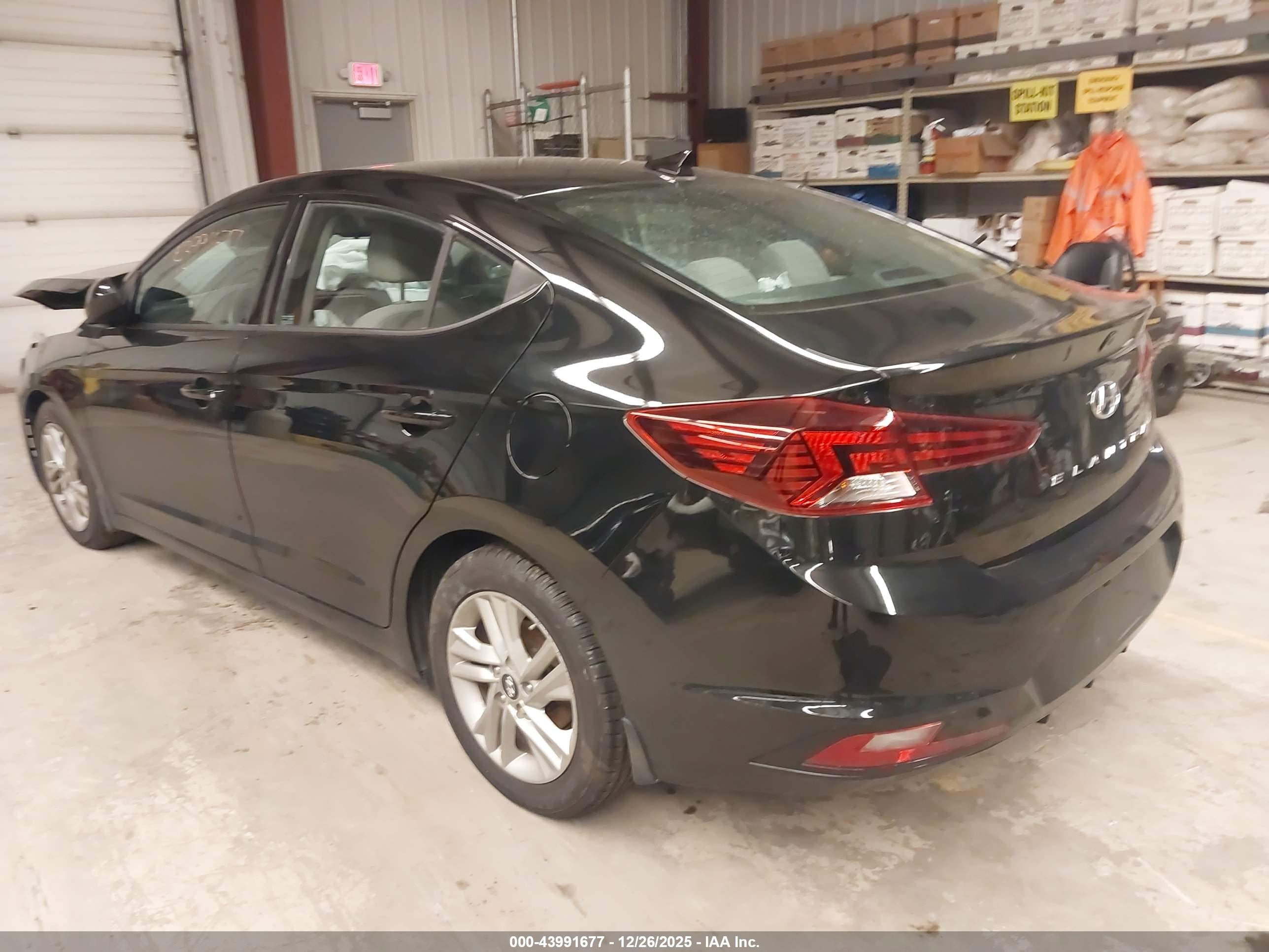 HYUNDAI ELANTRA image 3