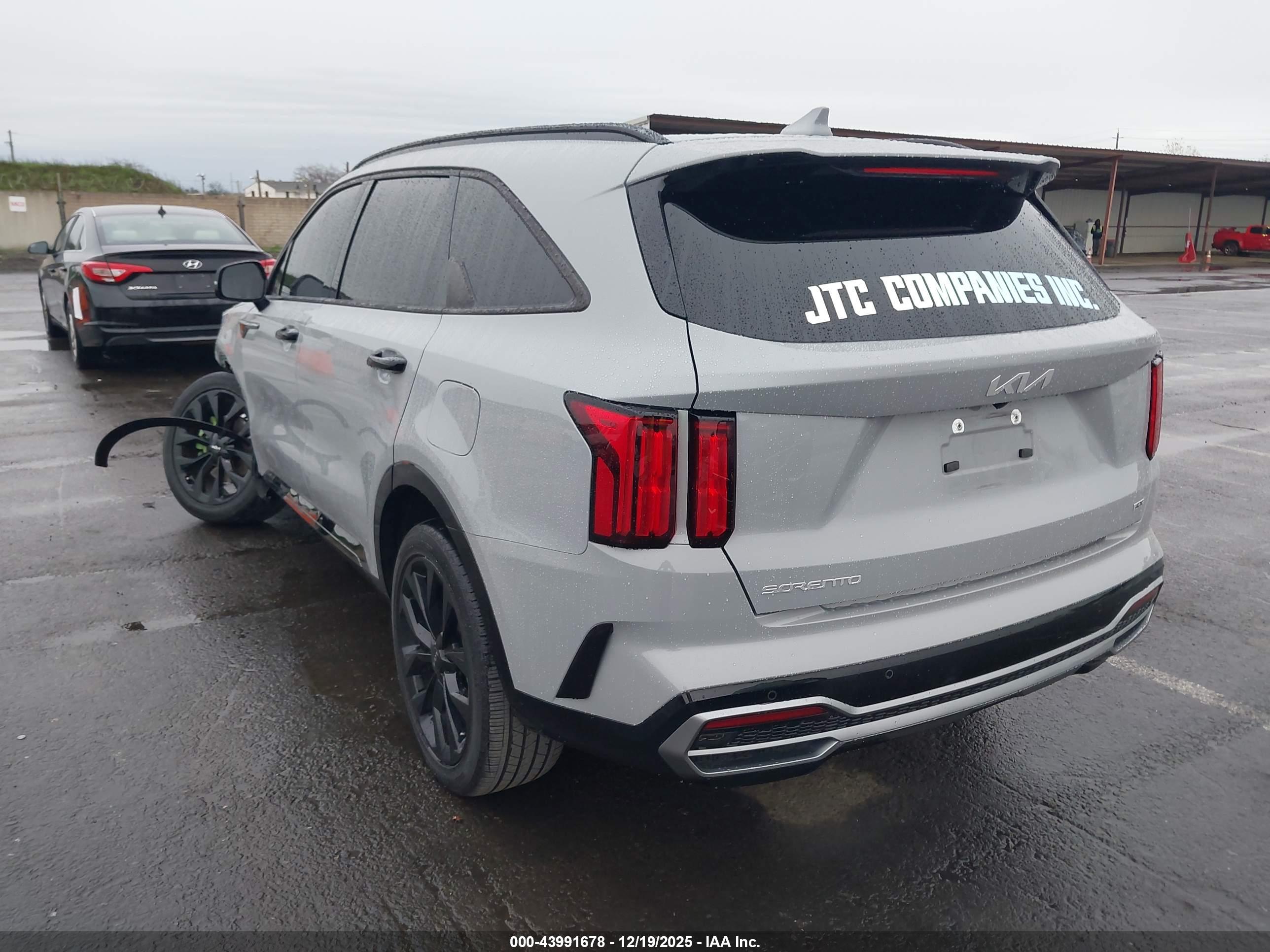 KIA SORENTO image 3