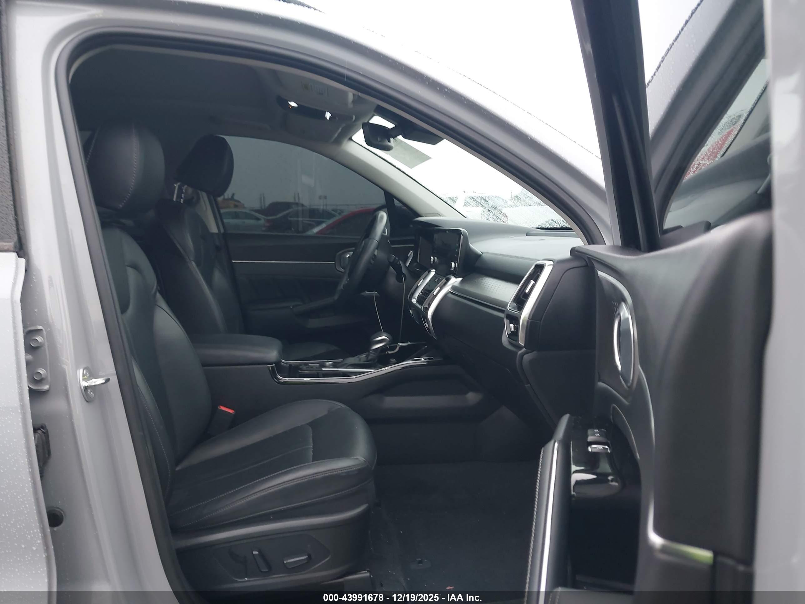 KIA SORENTO image 5