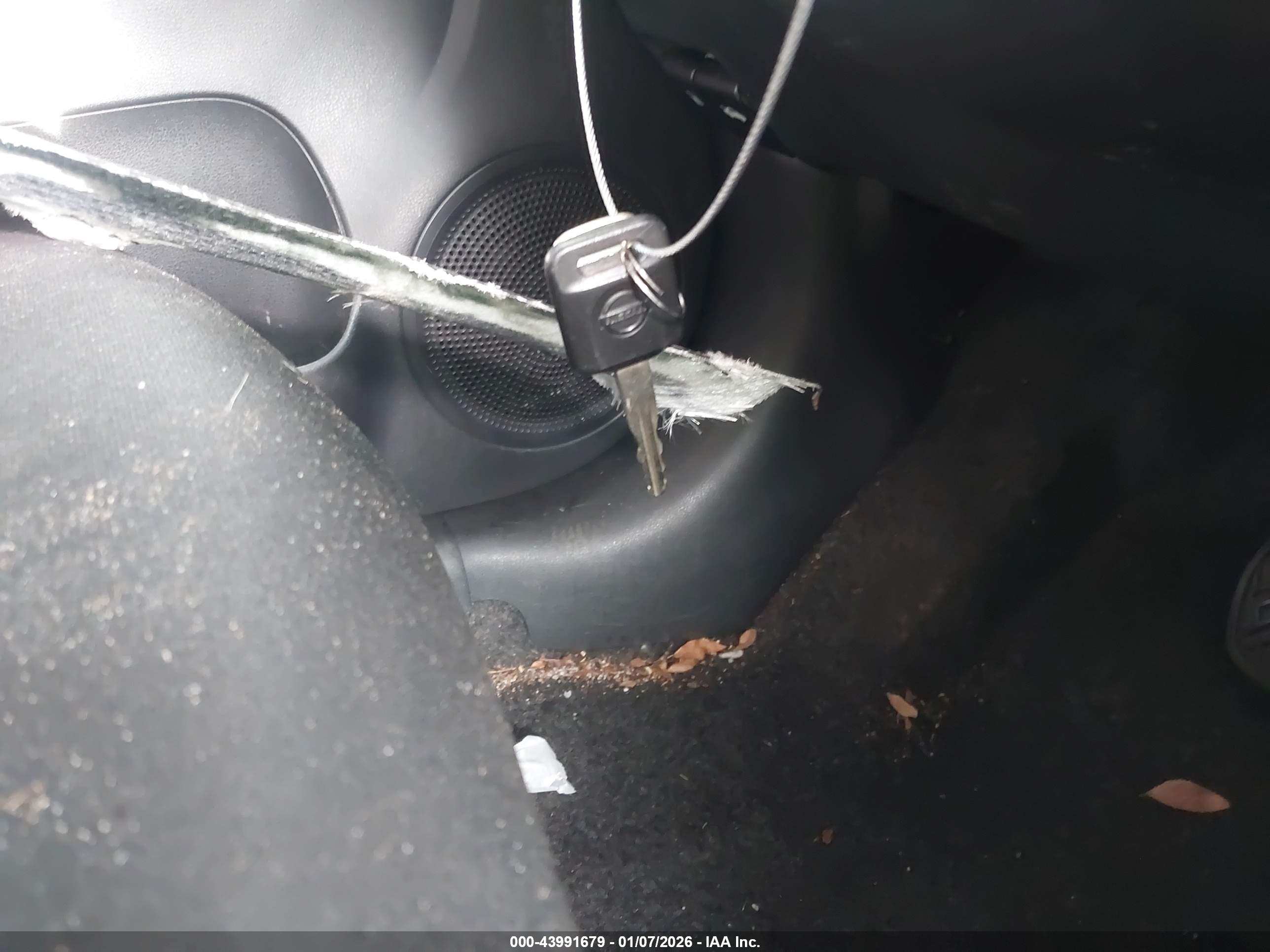 NISSAN VERSA image 11