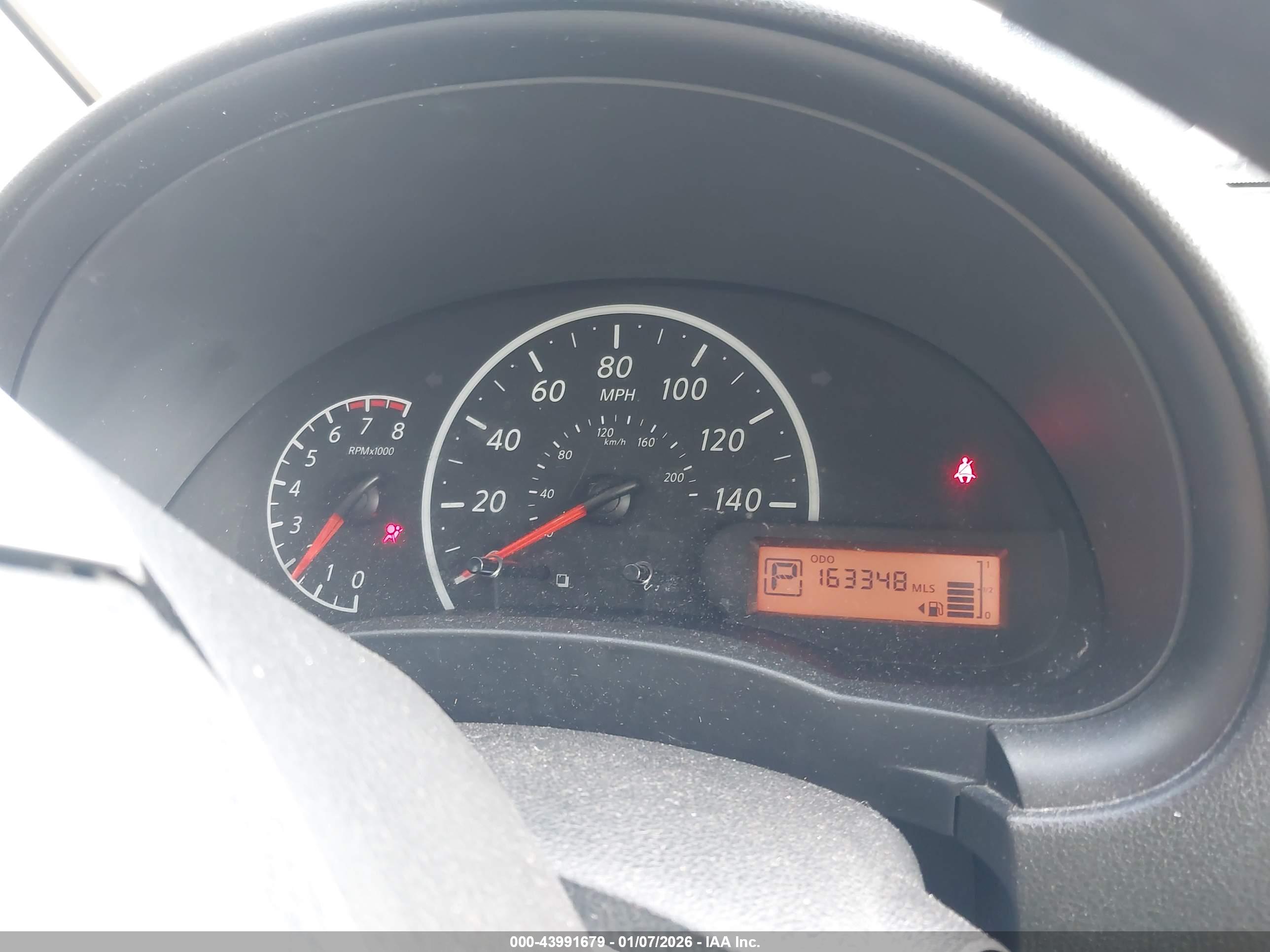 NISSAN VERSA image 7