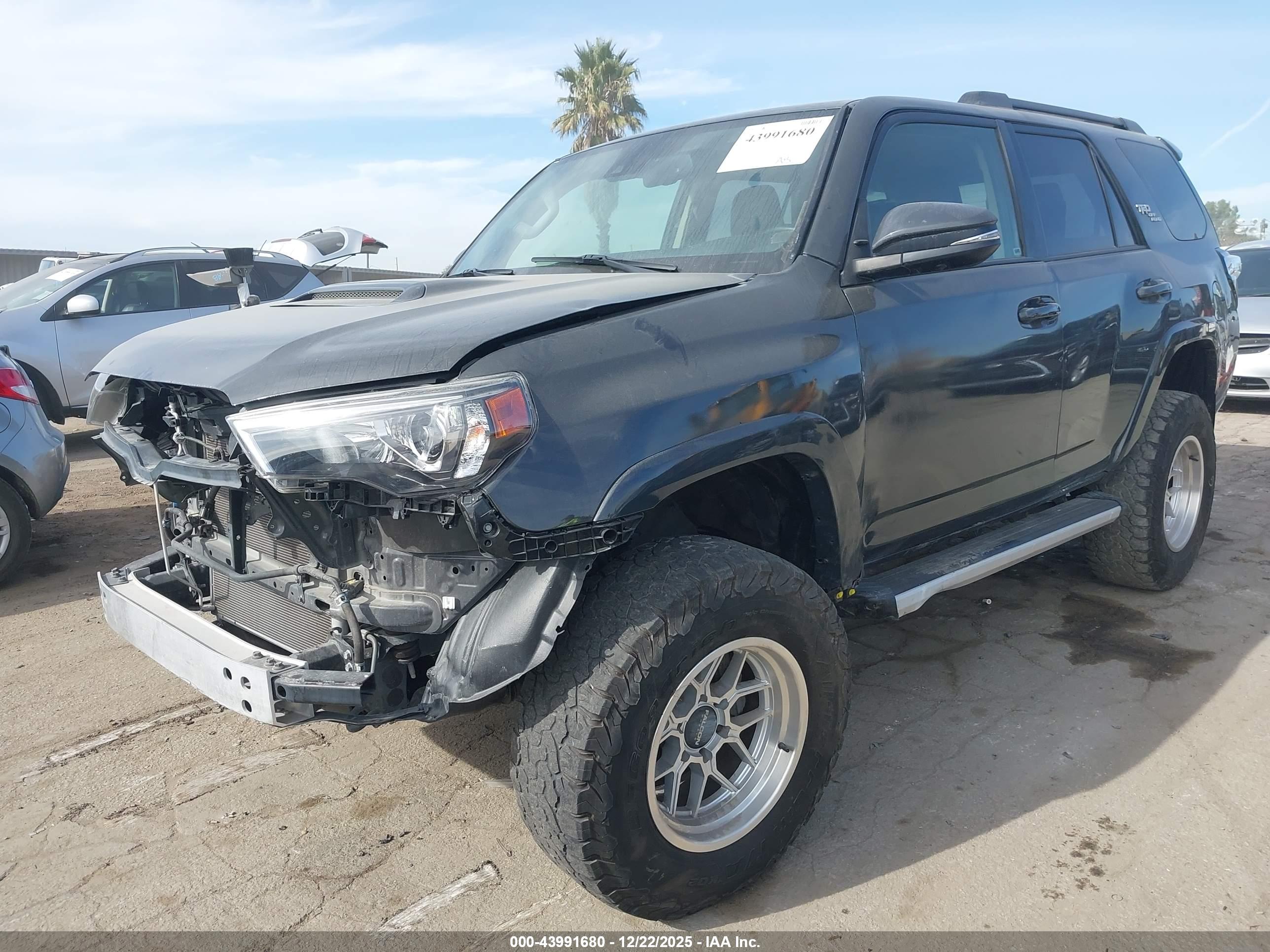 TOYOTA 4RUNNER image 2