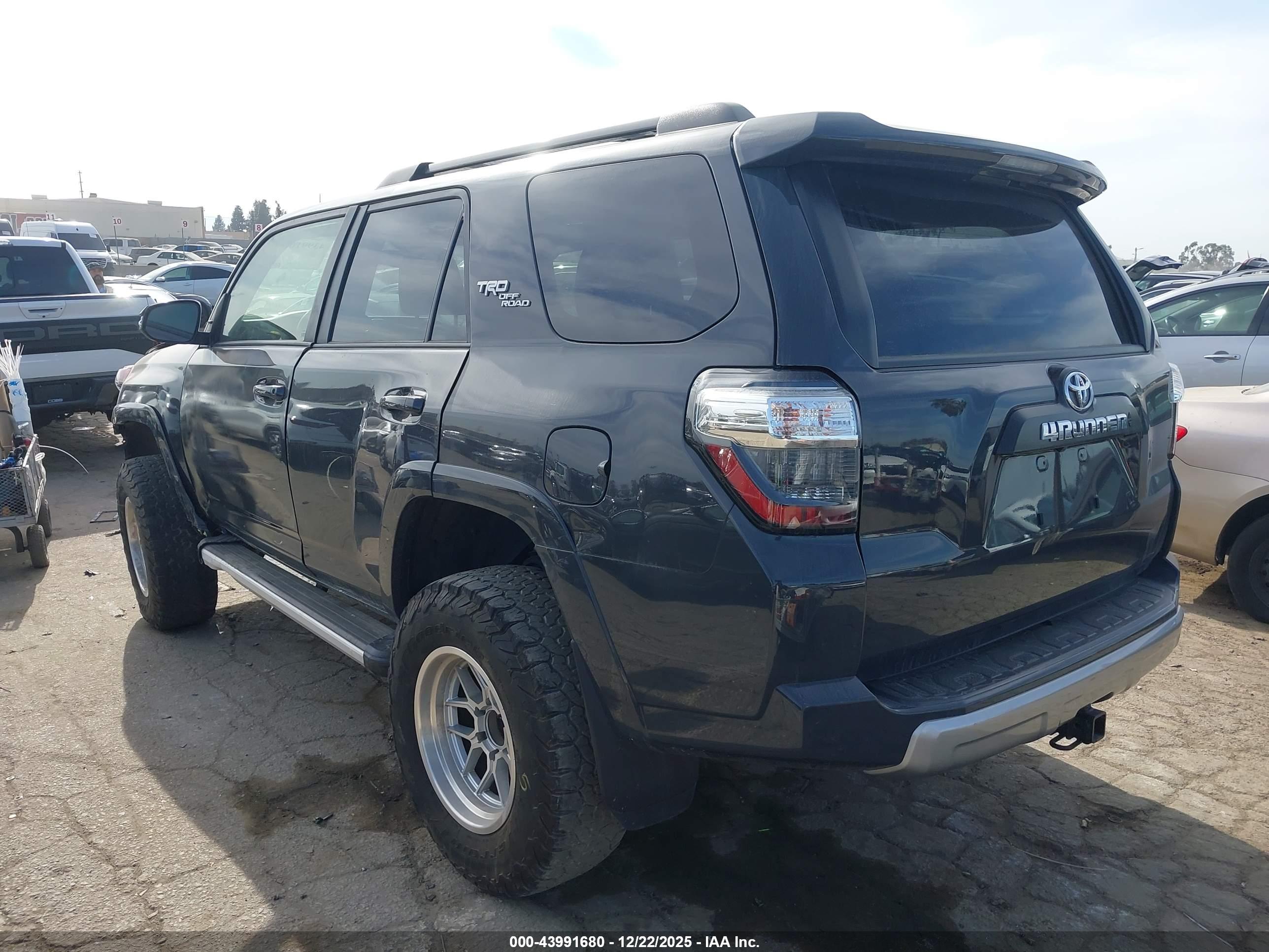 TOYOTA 4RUNNER image 3