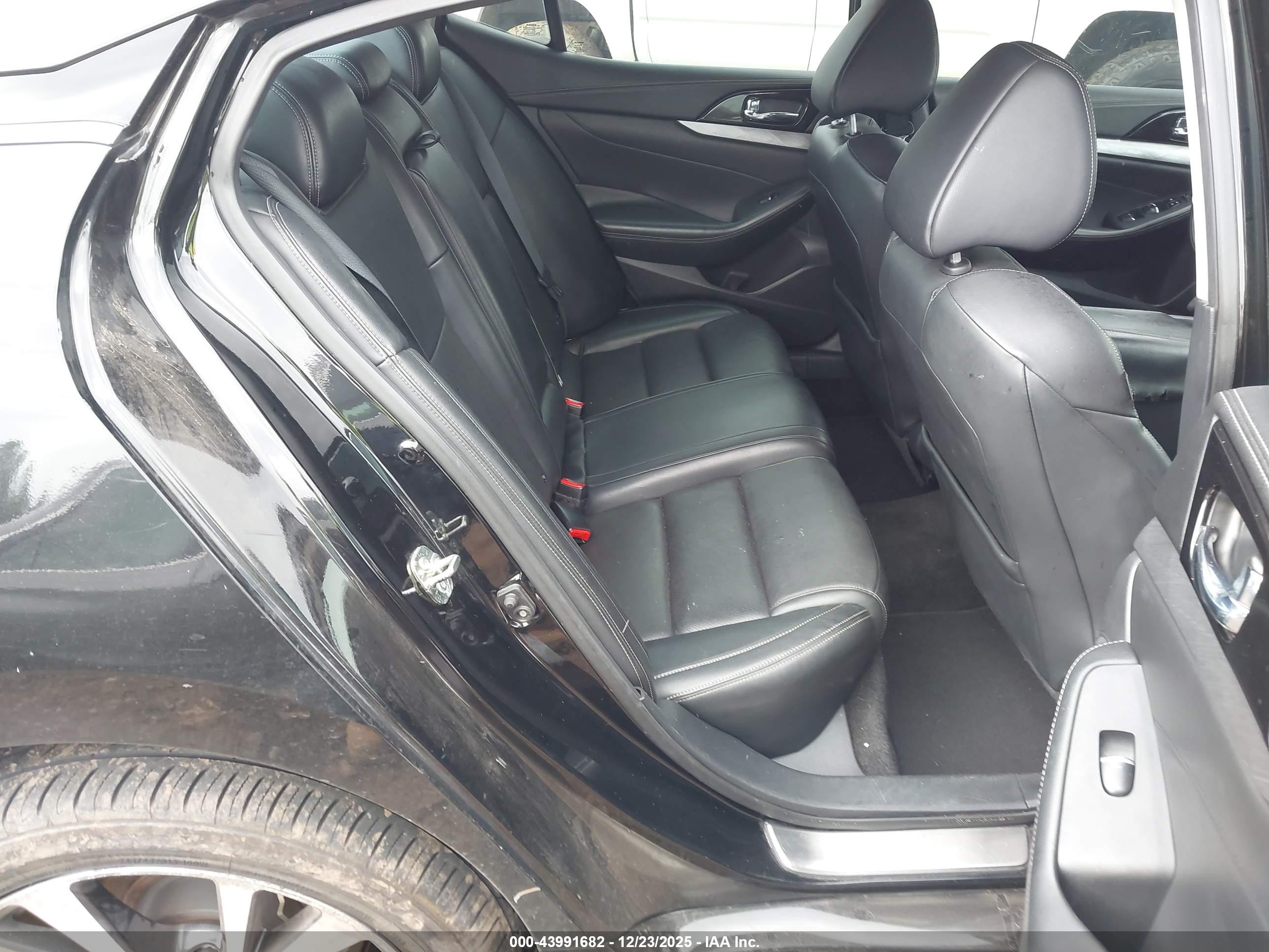 NISSAN MAXIMA image 8