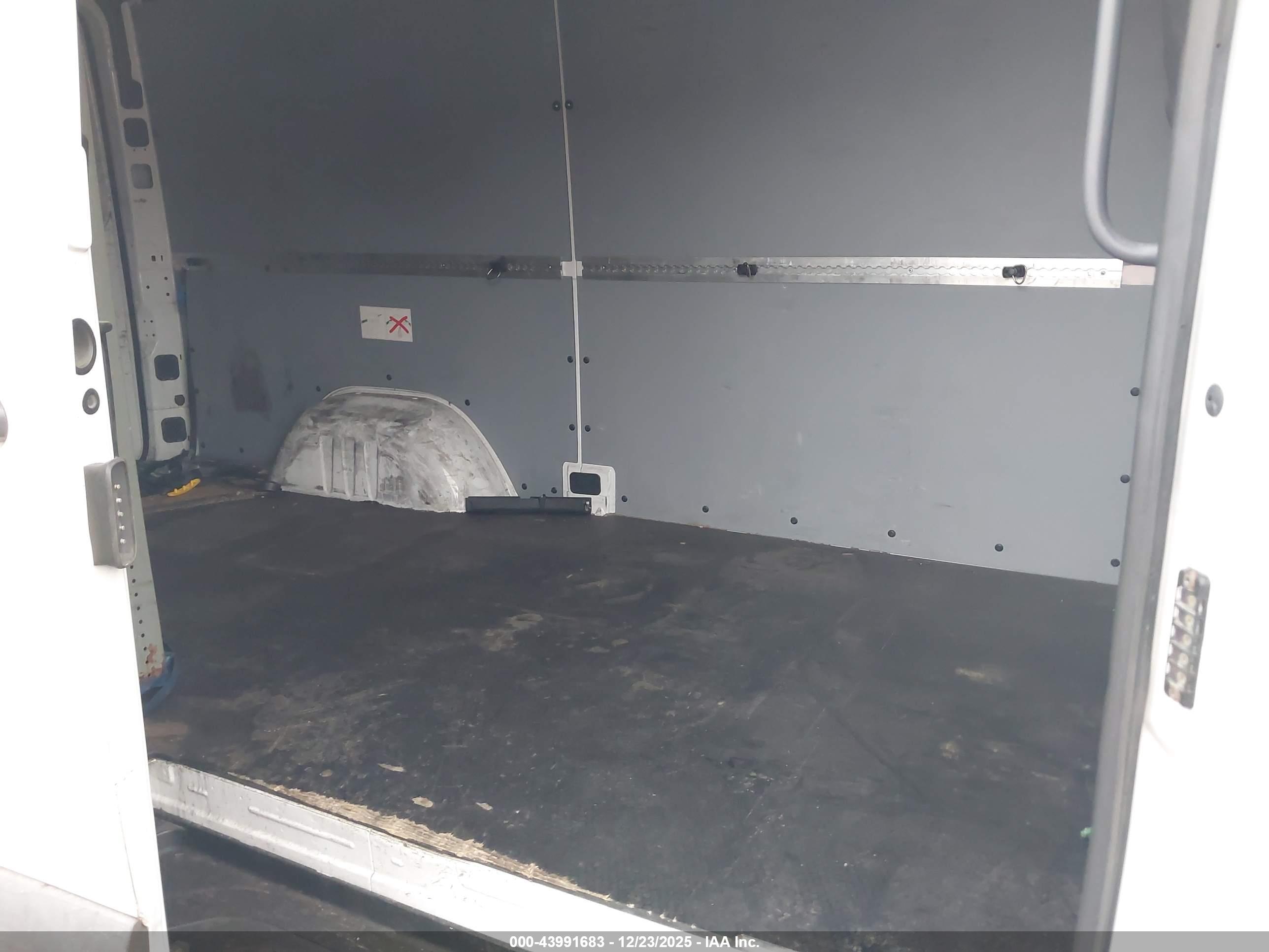 MERCEDES-BENZ SPRINTER image 8