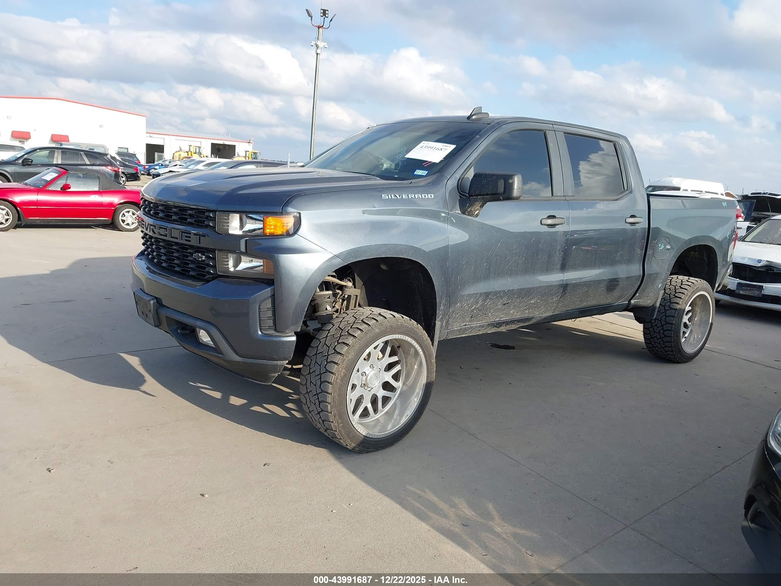 CHEVROLET SILVERADO image 2