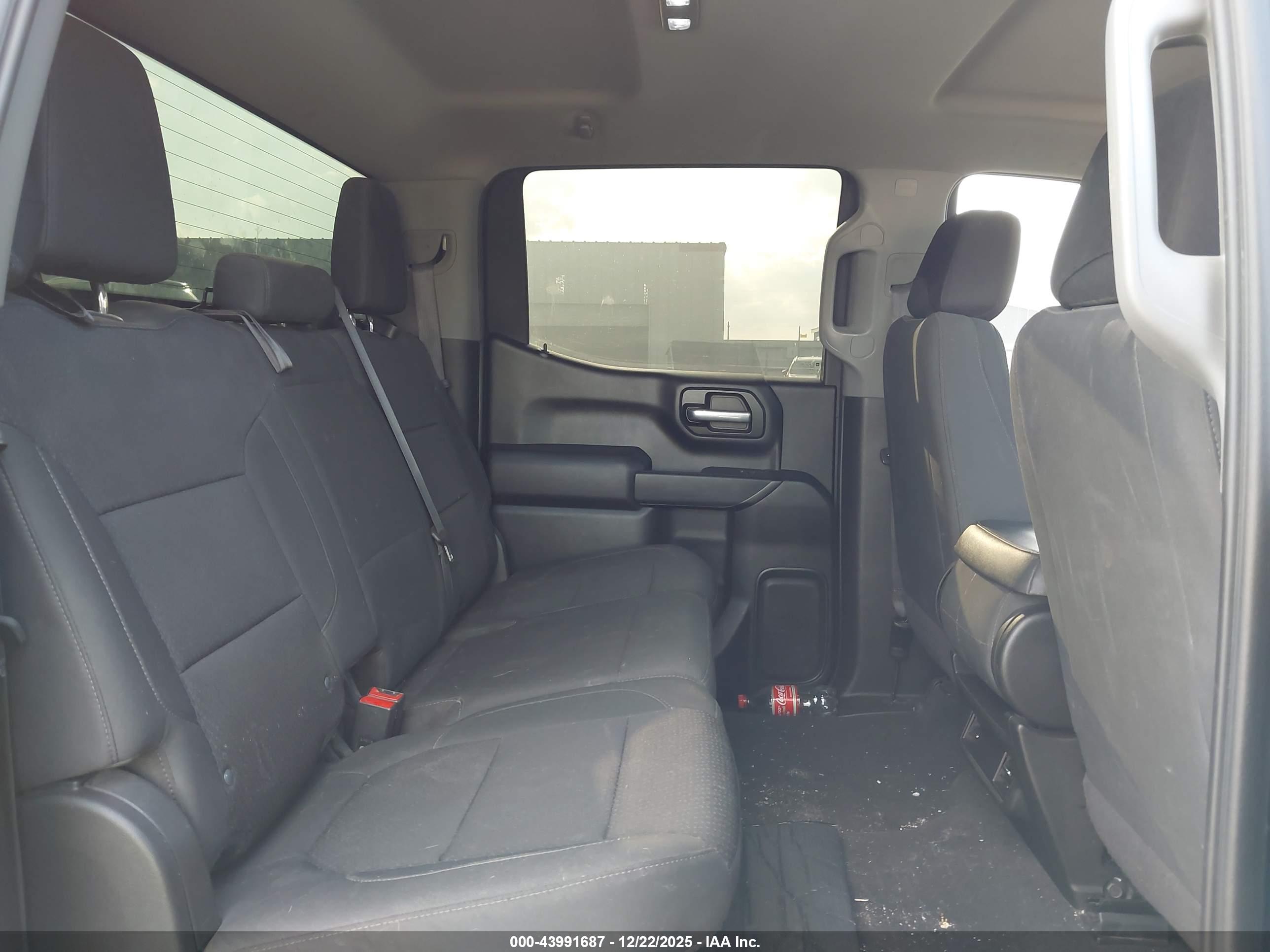 CHEVROLET SILVERADO image 8