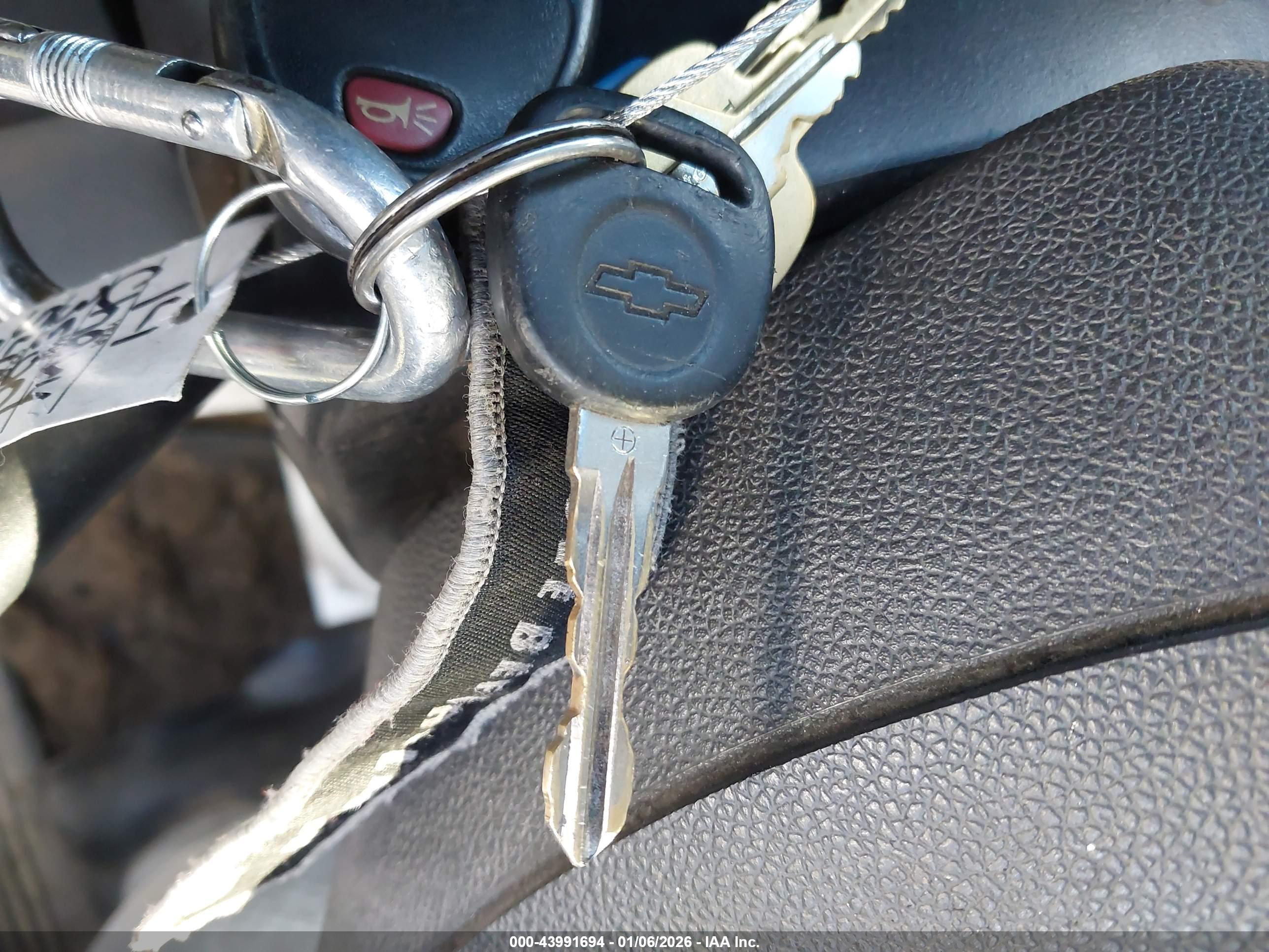 CHEVROLET SILVERADO image 11