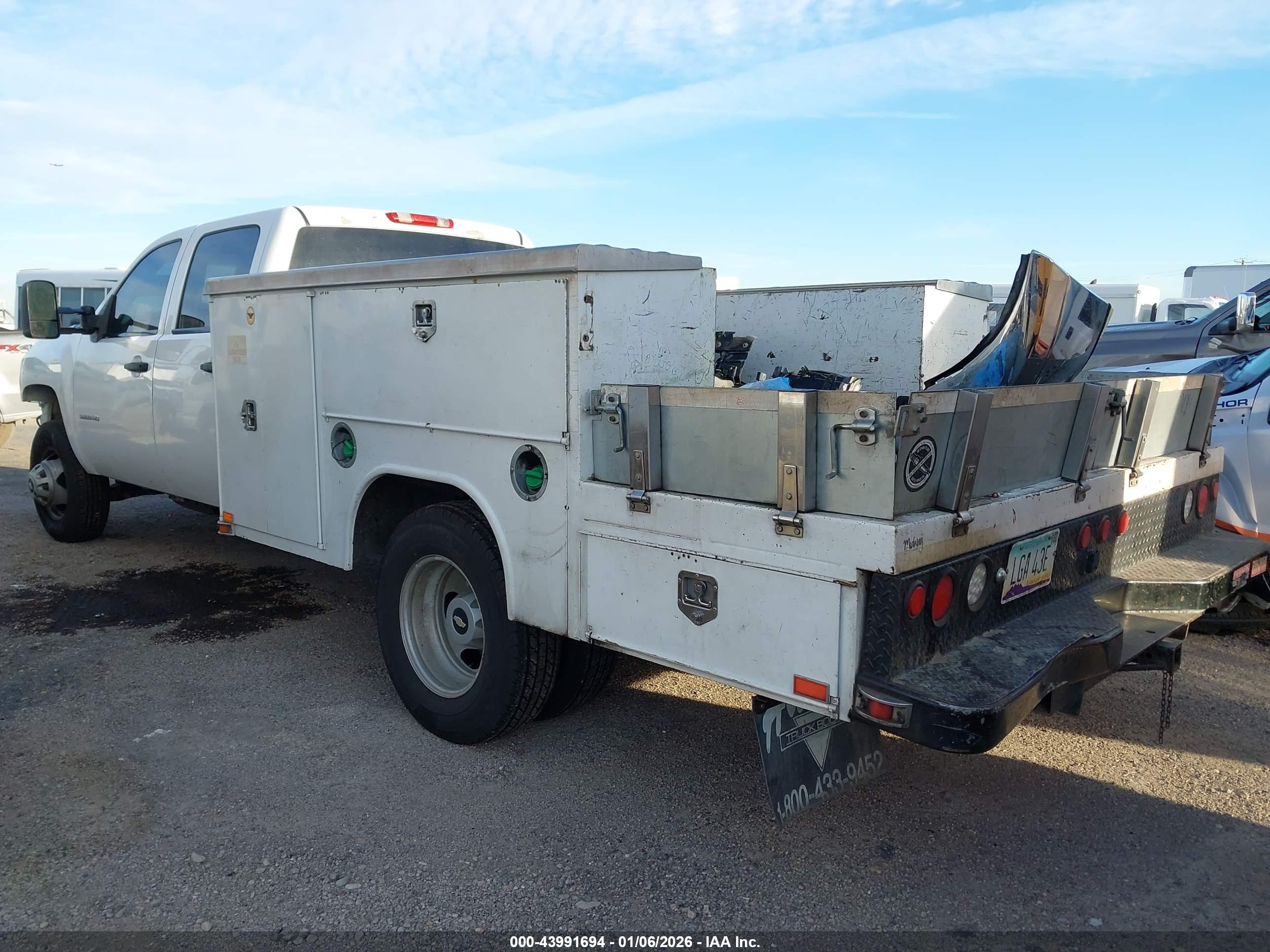 CHEVROLET SILVERADO image 3