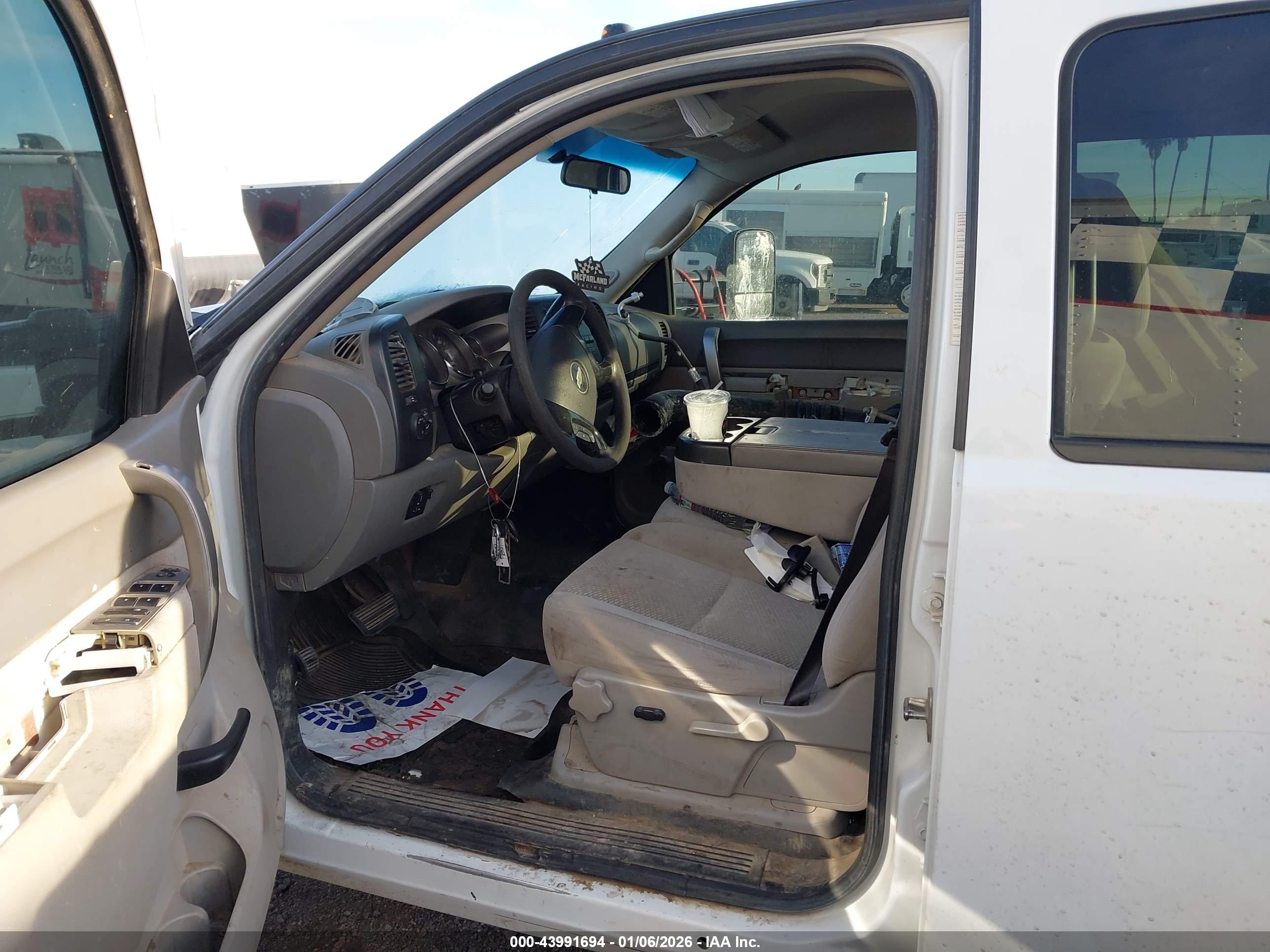 CHEVROLET SILVERADO image 7