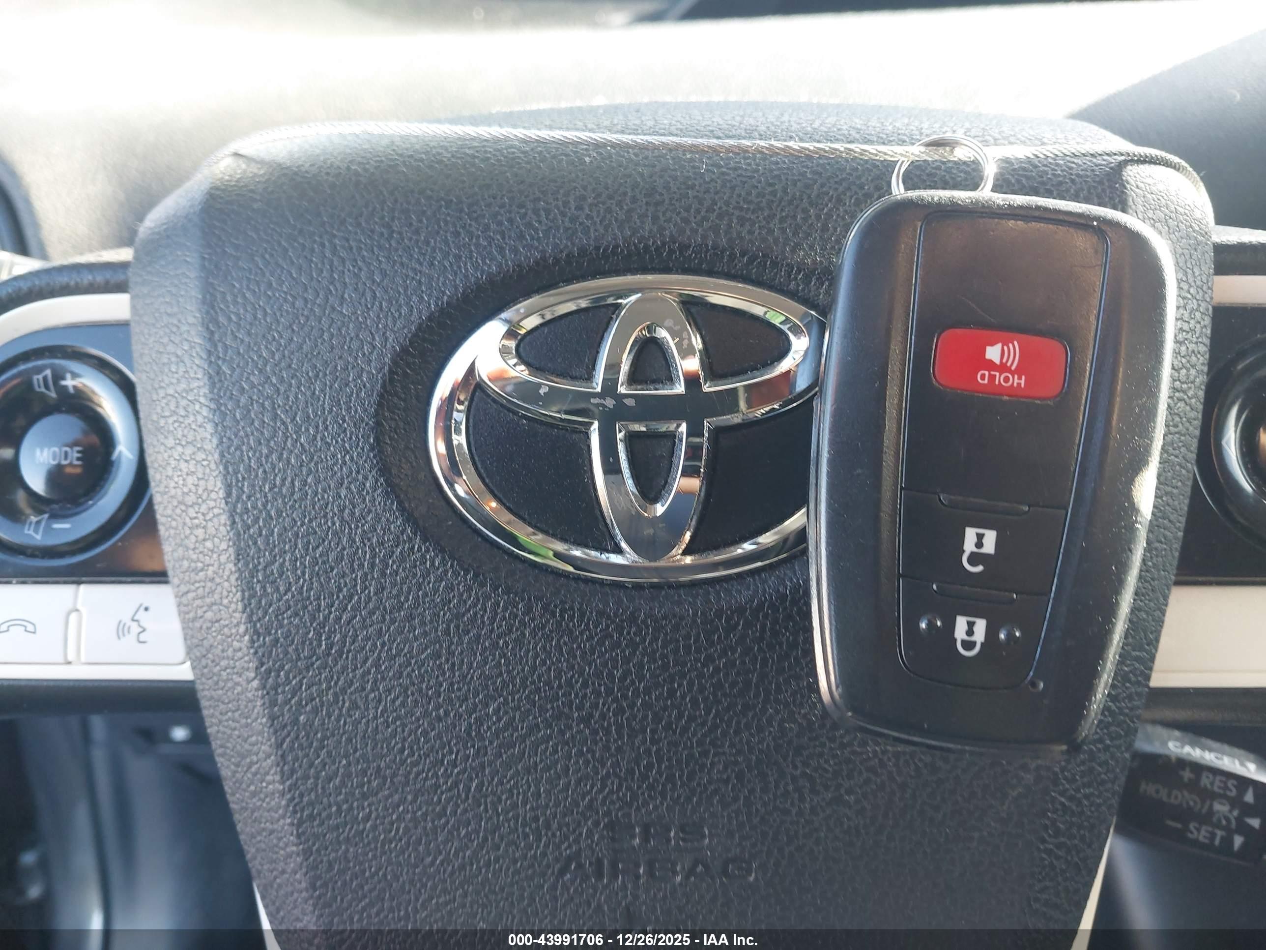 TOYOTA PRIUS image 11