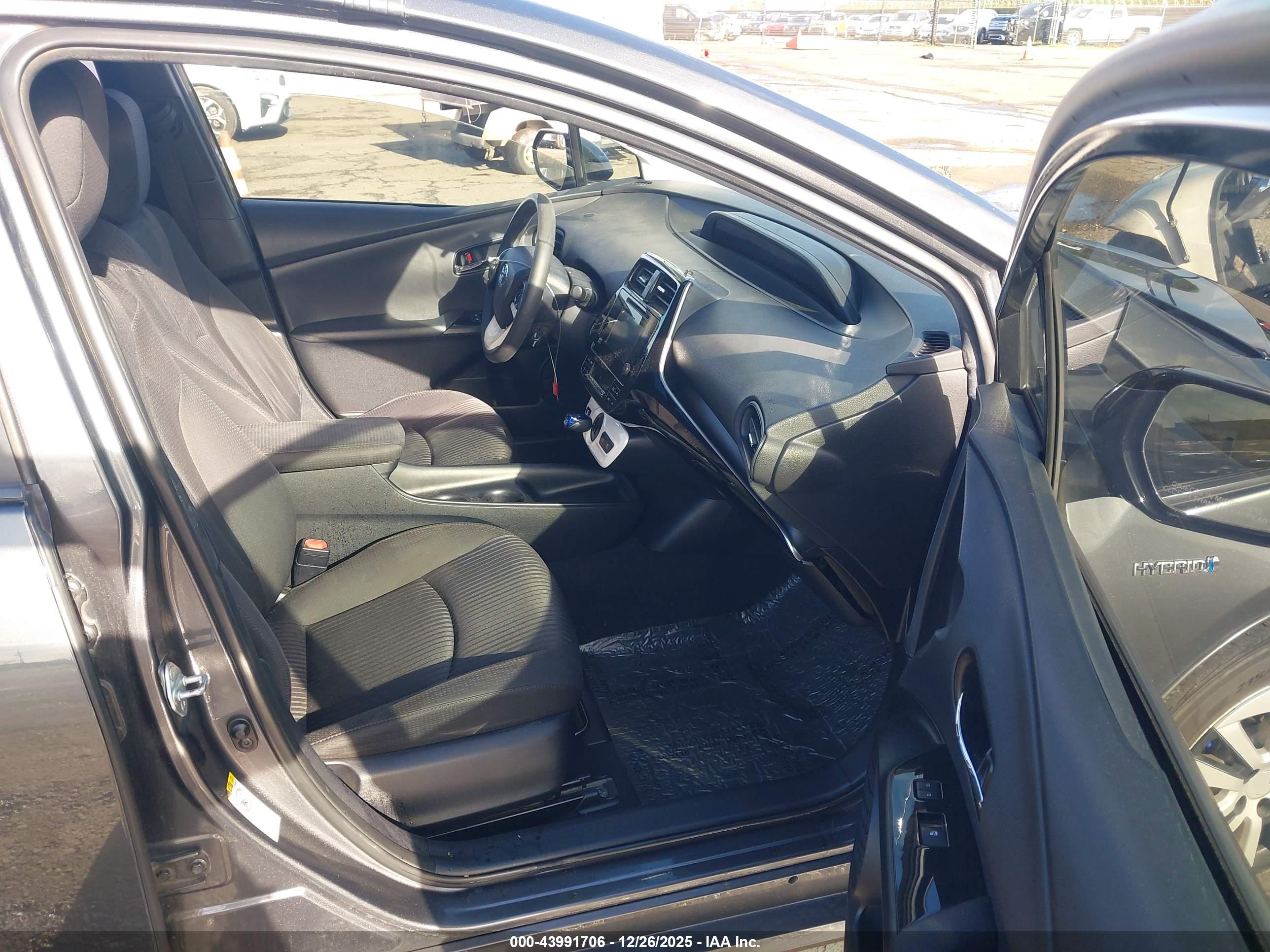 TOYOTA PRIUS image 5