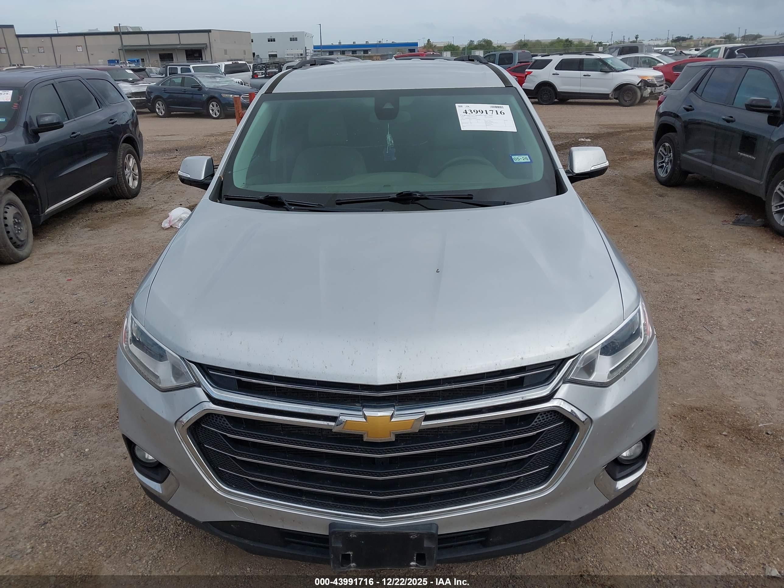 CHEVROLET TRAVERSE image 6