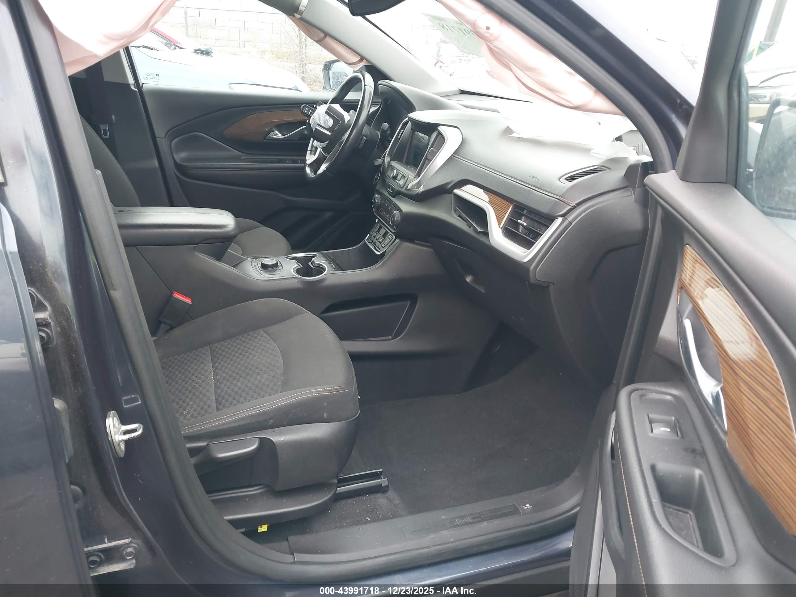 GMC TERRAIN image 5