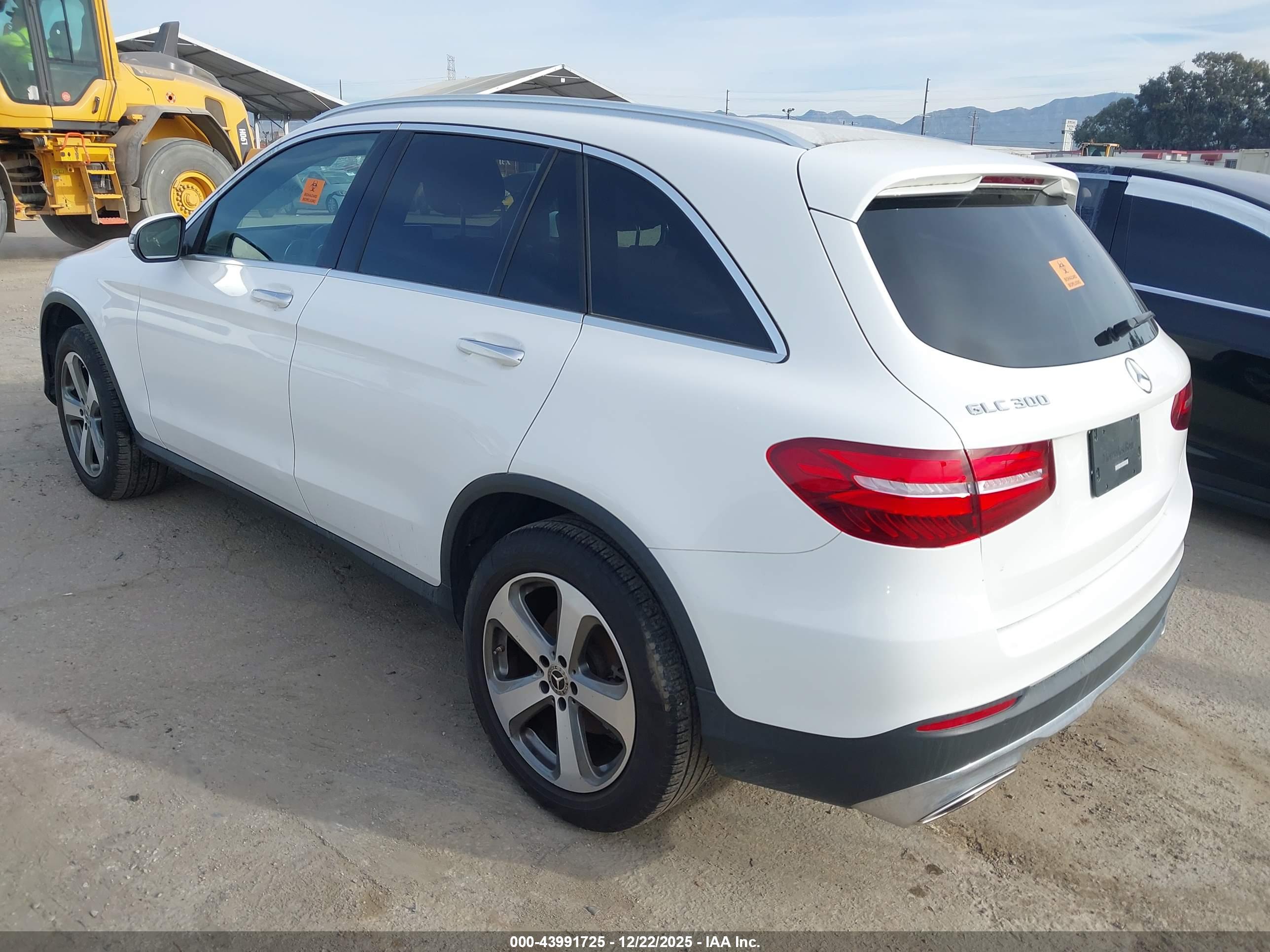 MERCEDES-BENZ GLC image 3