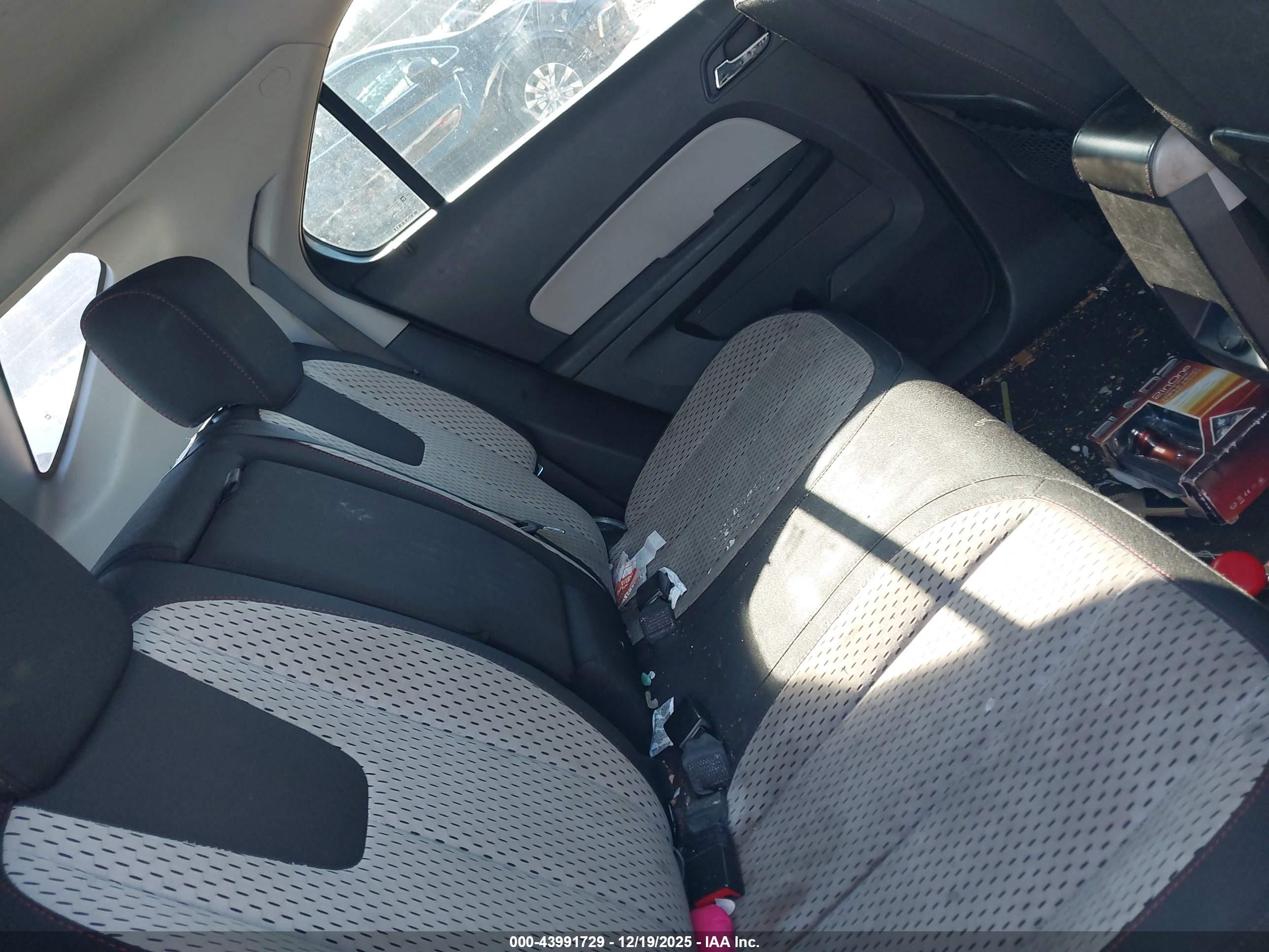 CHEVROLET EQUINOX image 8