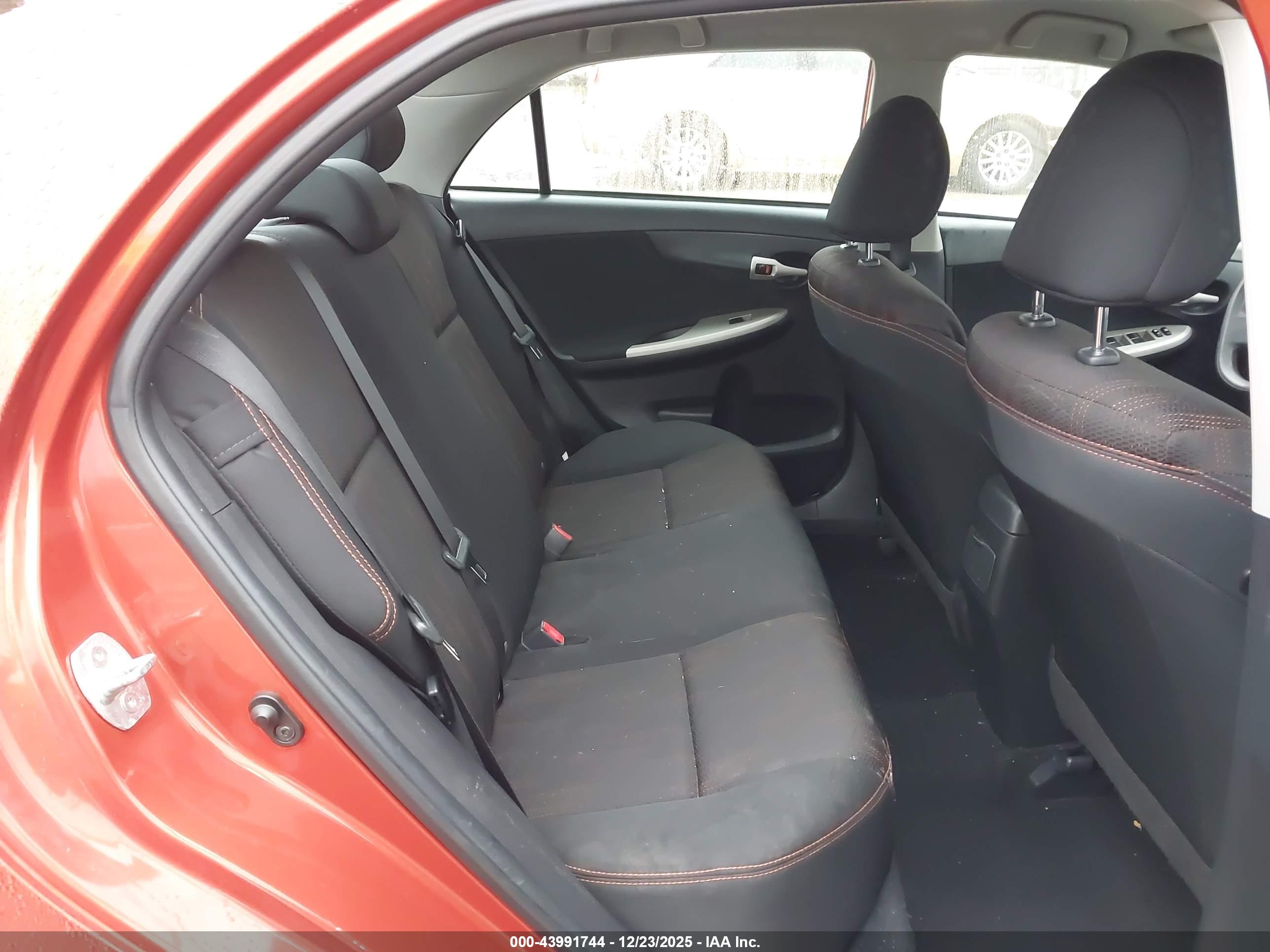 TOYOTA COROLLA image 8