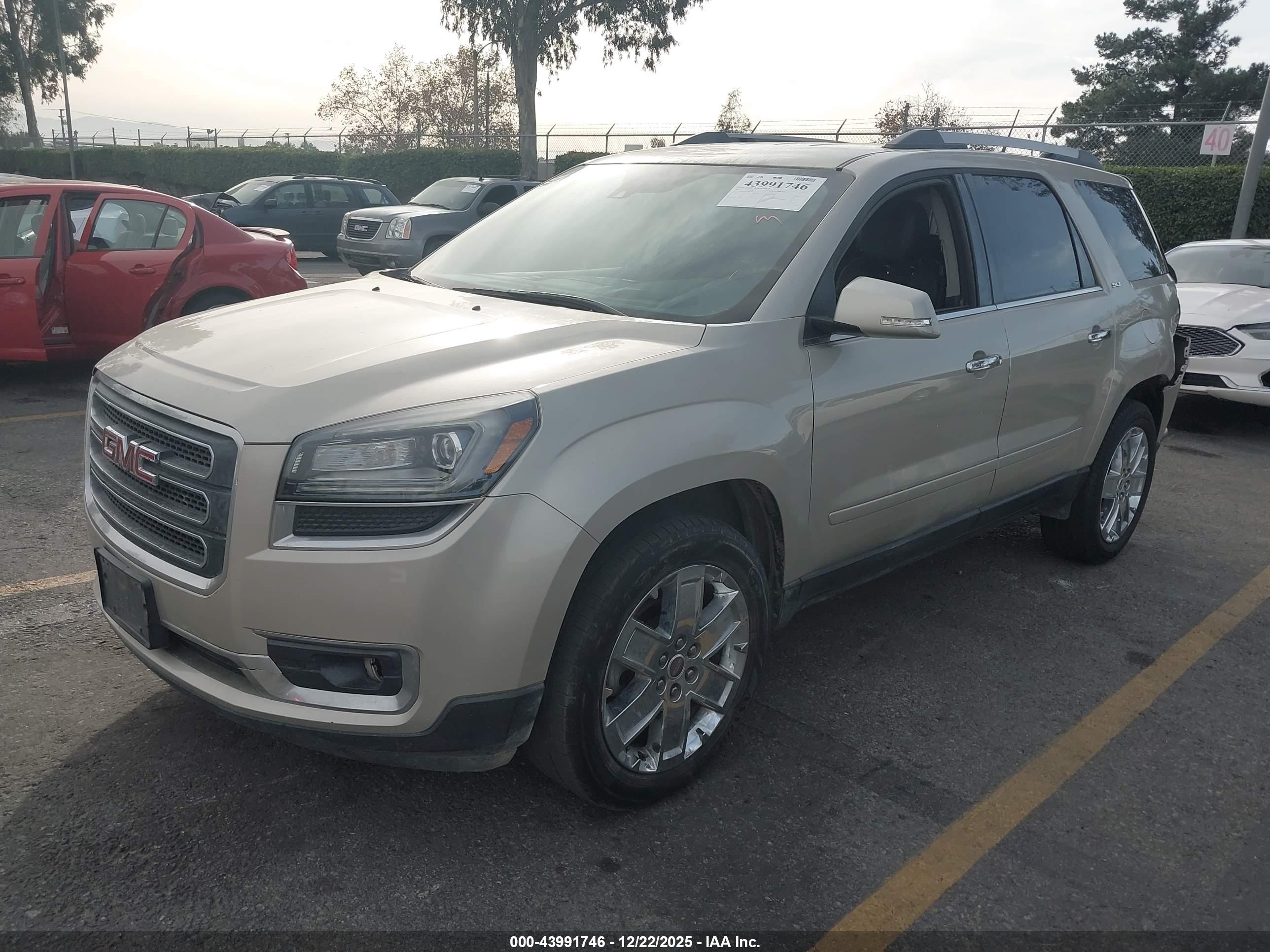 GMC ACADIA image 2