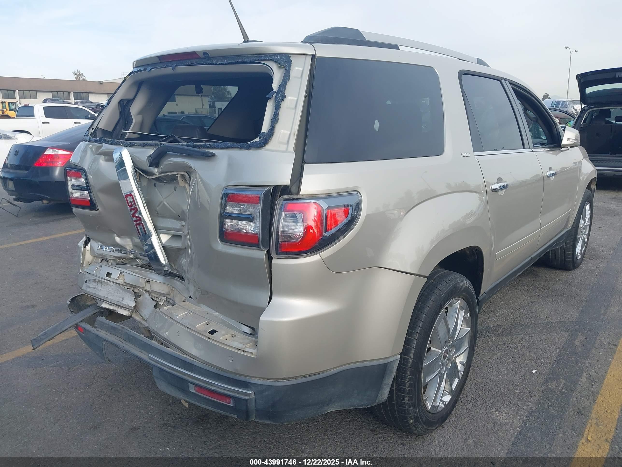 GMC ACADIA image 4
