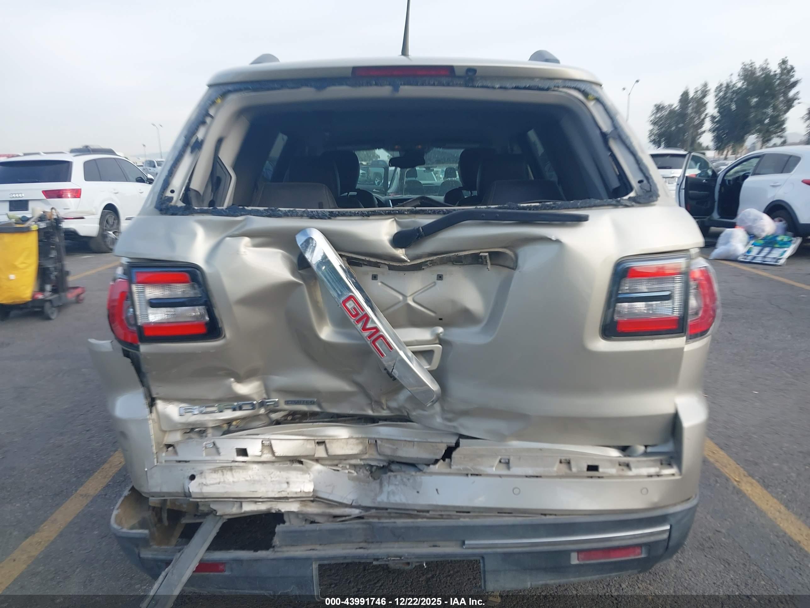 GMC ACADIA image 6