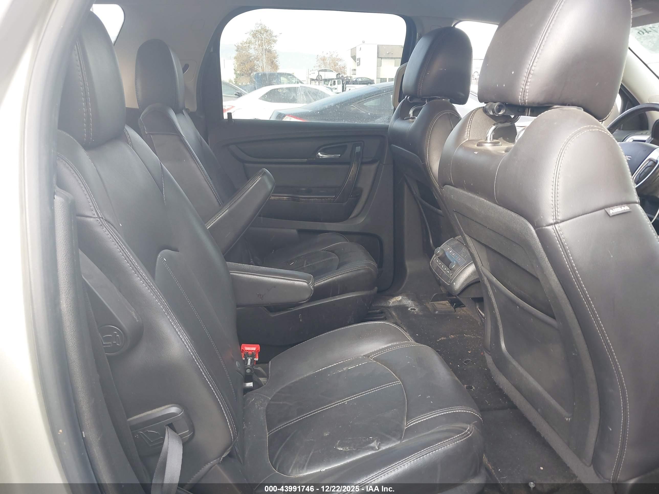 GMC ACADIA image 8