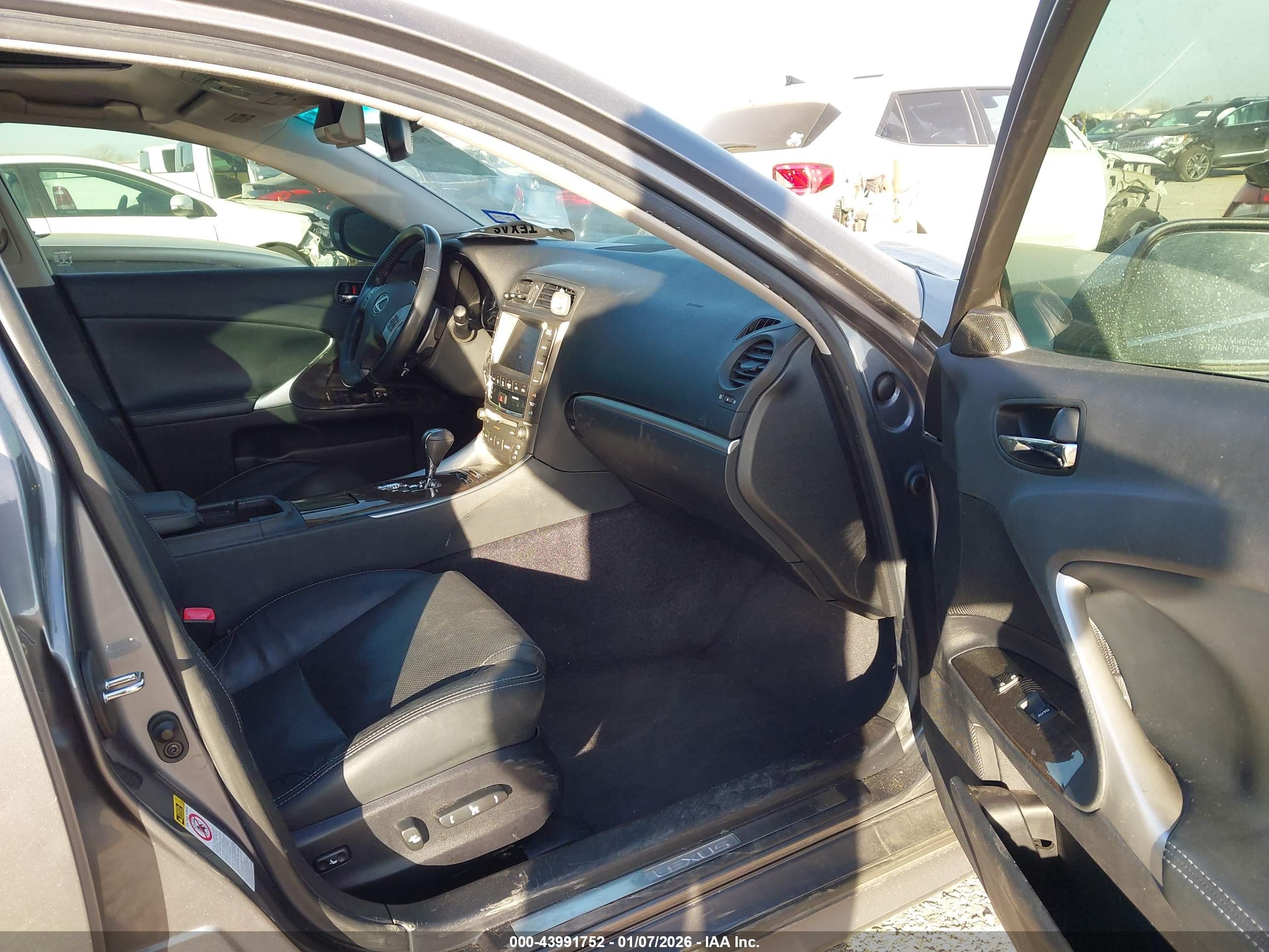 LEXUS IS image 5