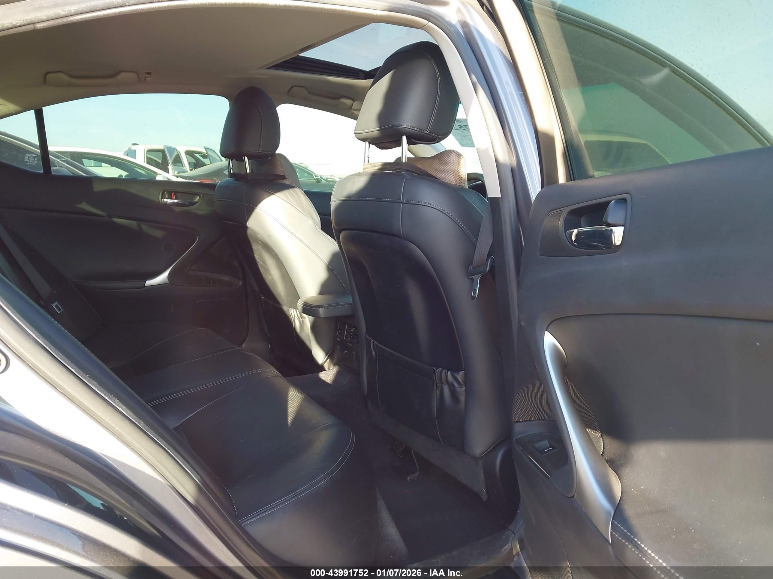 LEXUS IS image 8