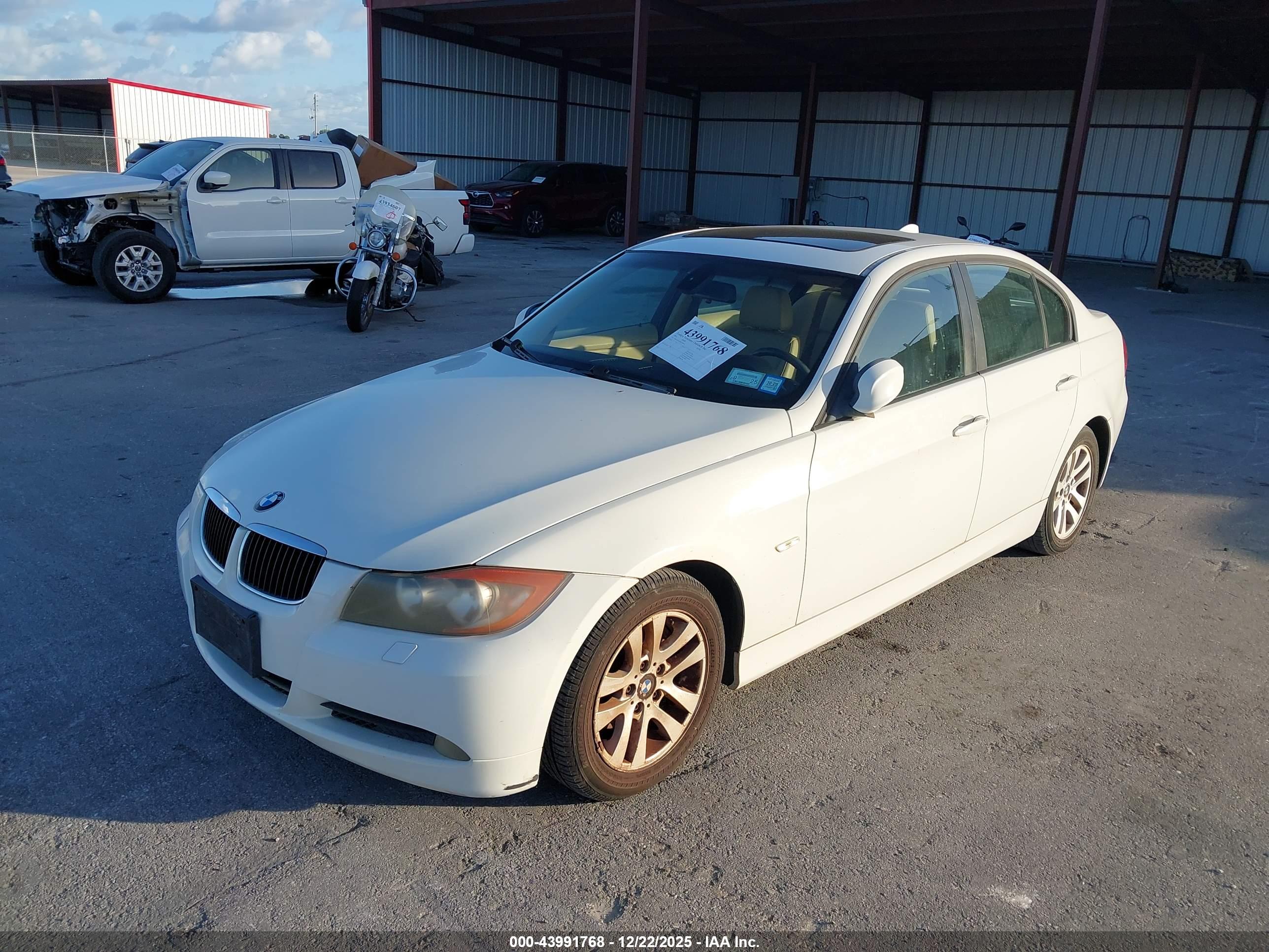 BMW 325XI image 2