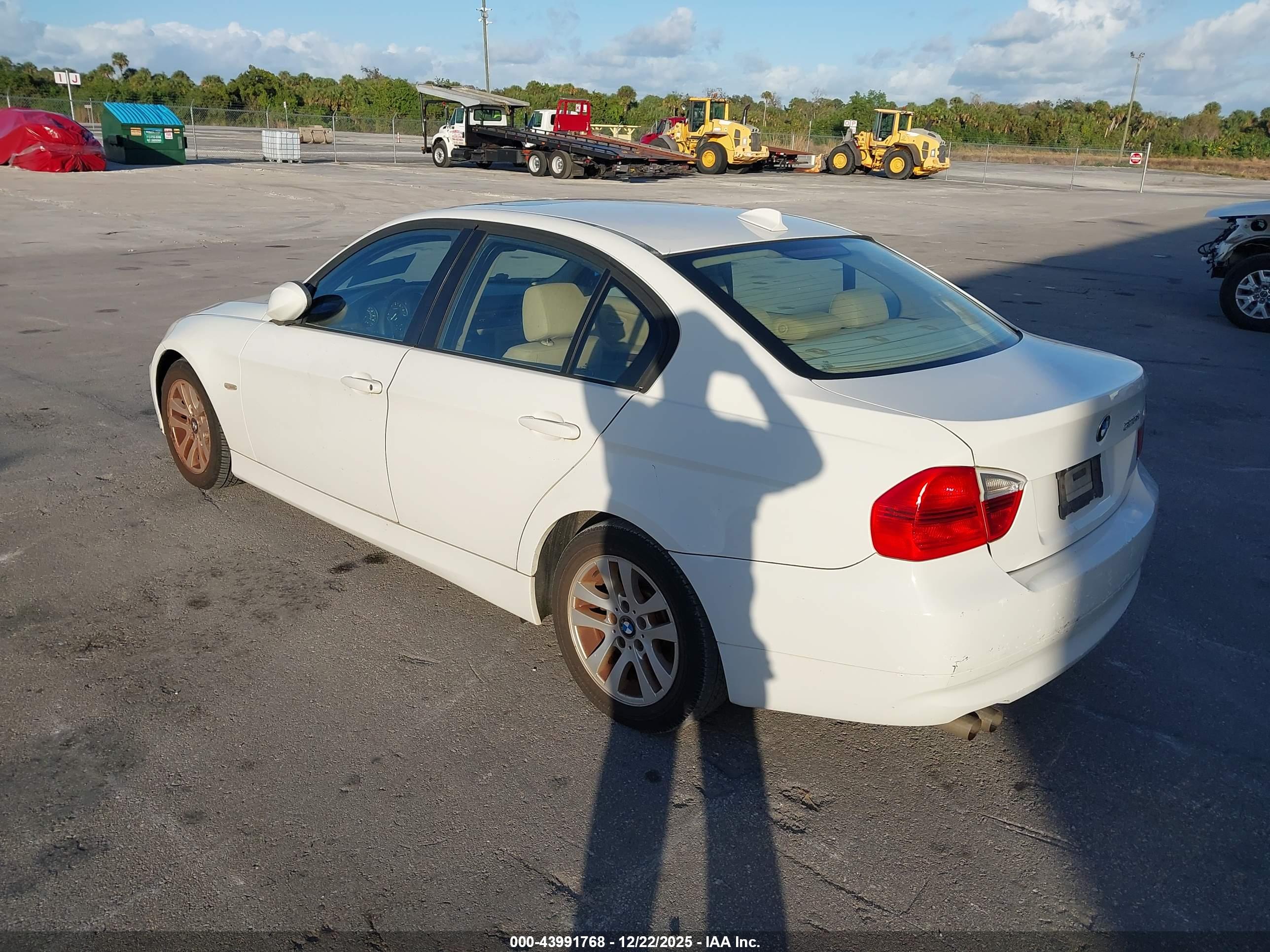 BMW 325XI image 3