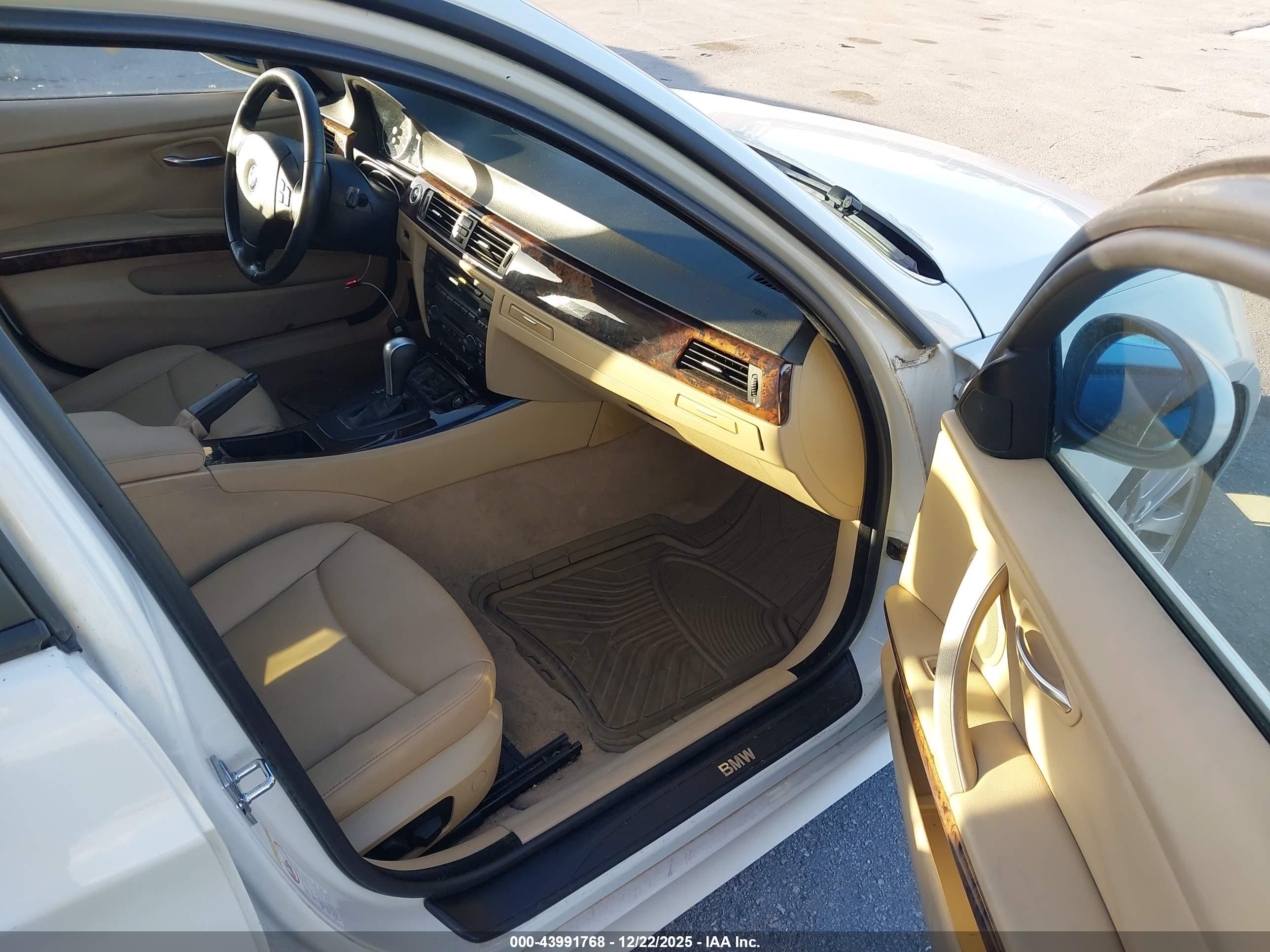 BMW 325XI image 5