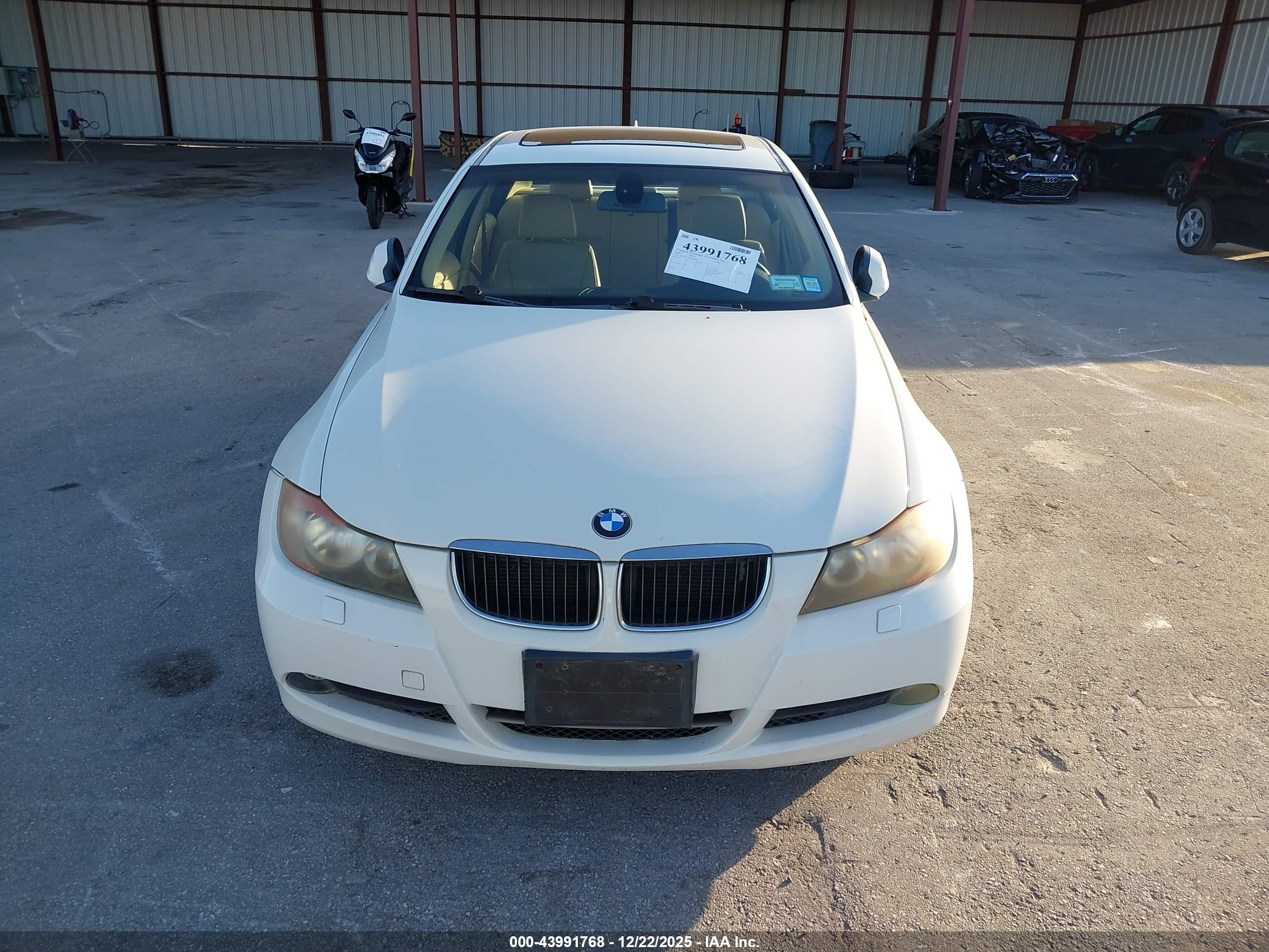 BMW 325XI image 6