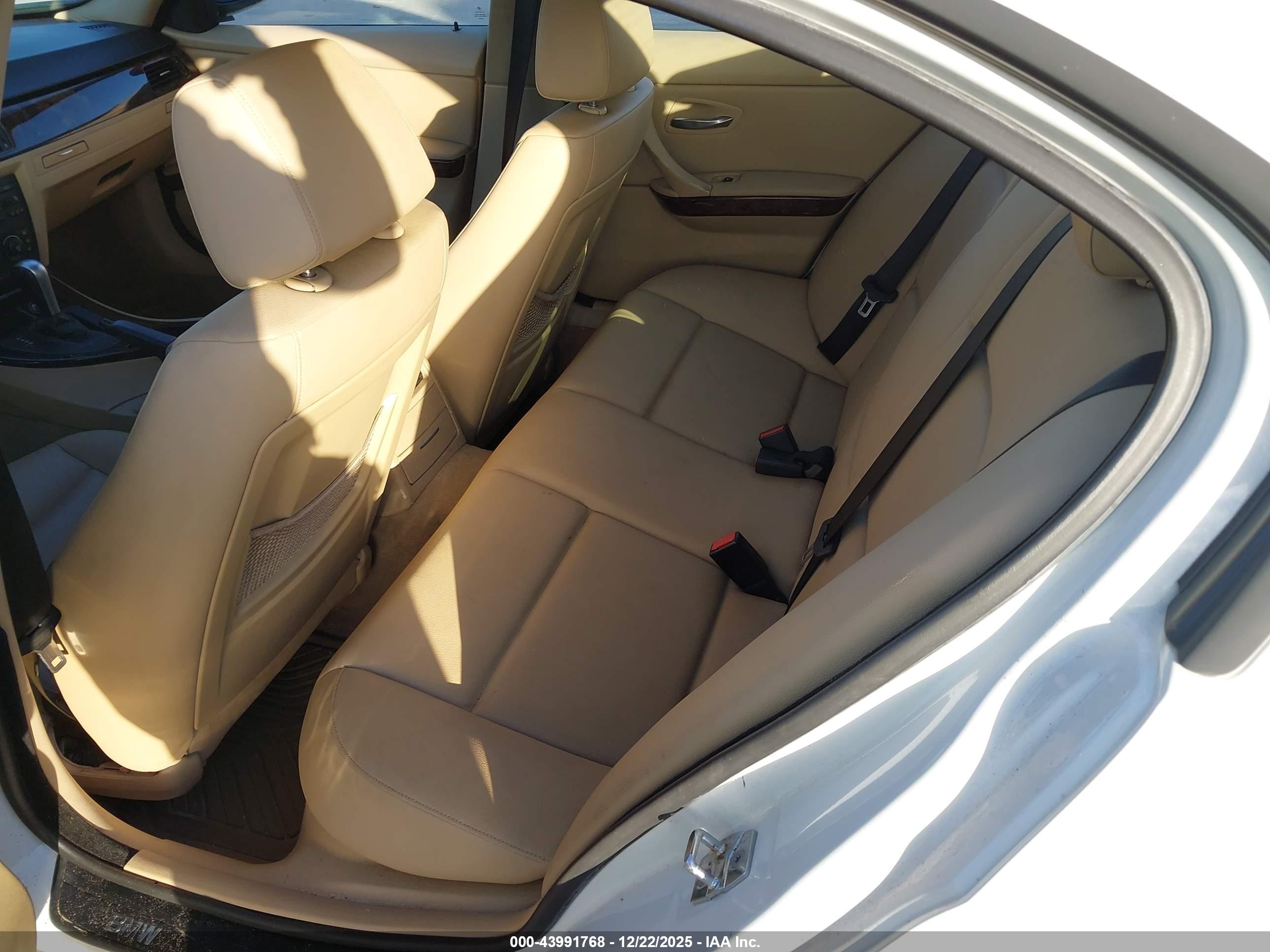 BMW 325XI image 8