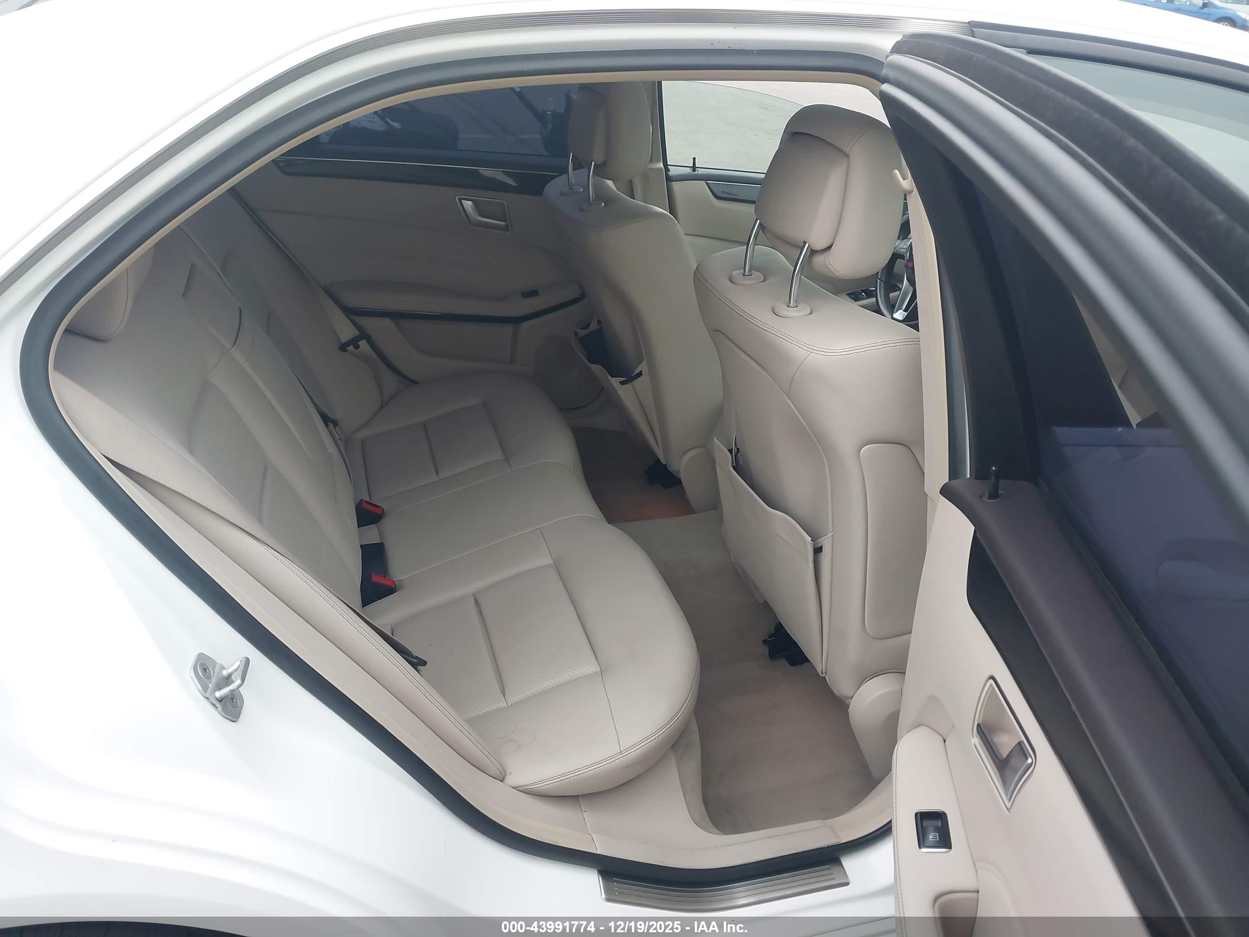 MERCEDES-BENZ E image 8