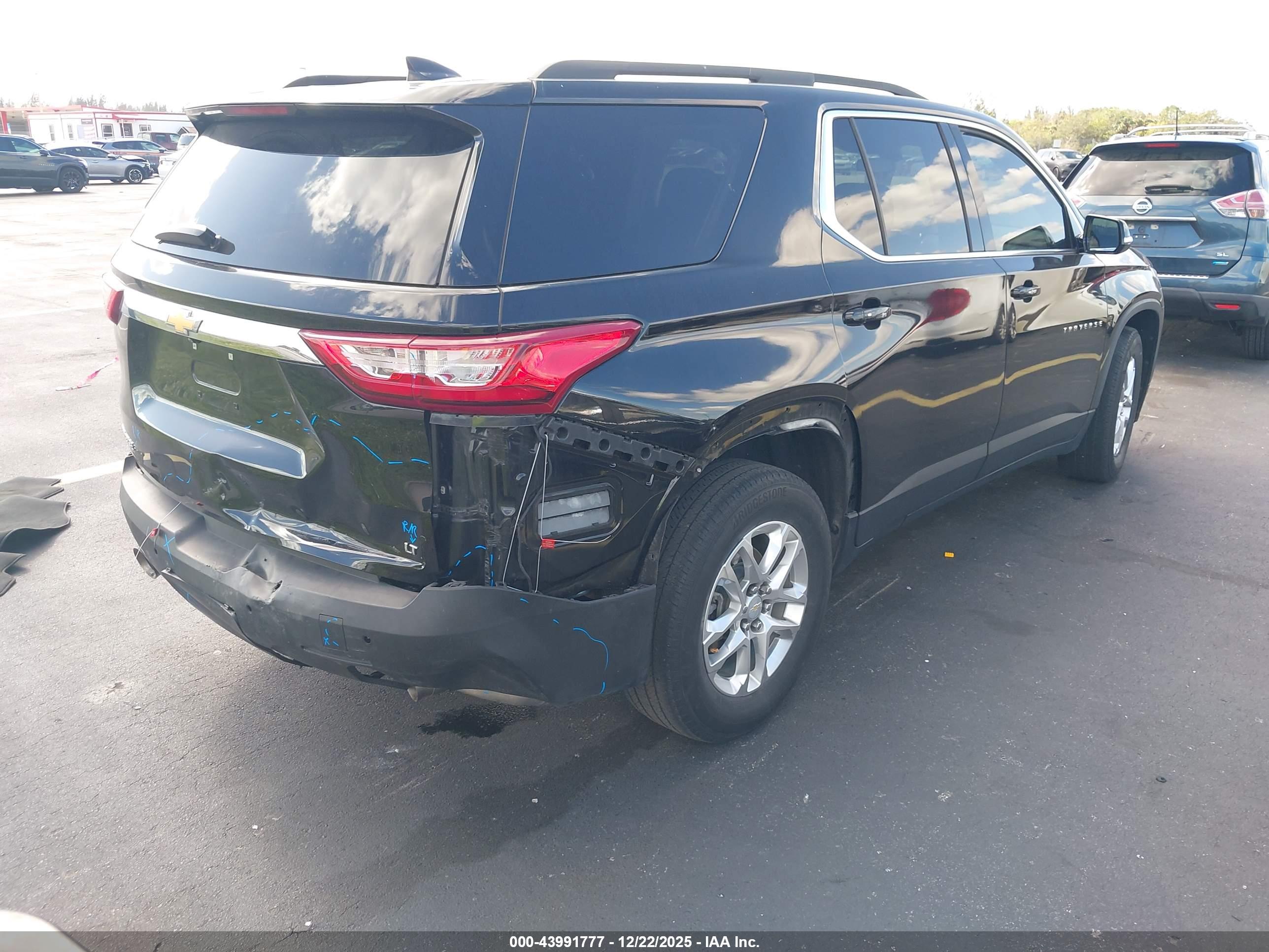 CHEVROLET TRAVERSE image 4
