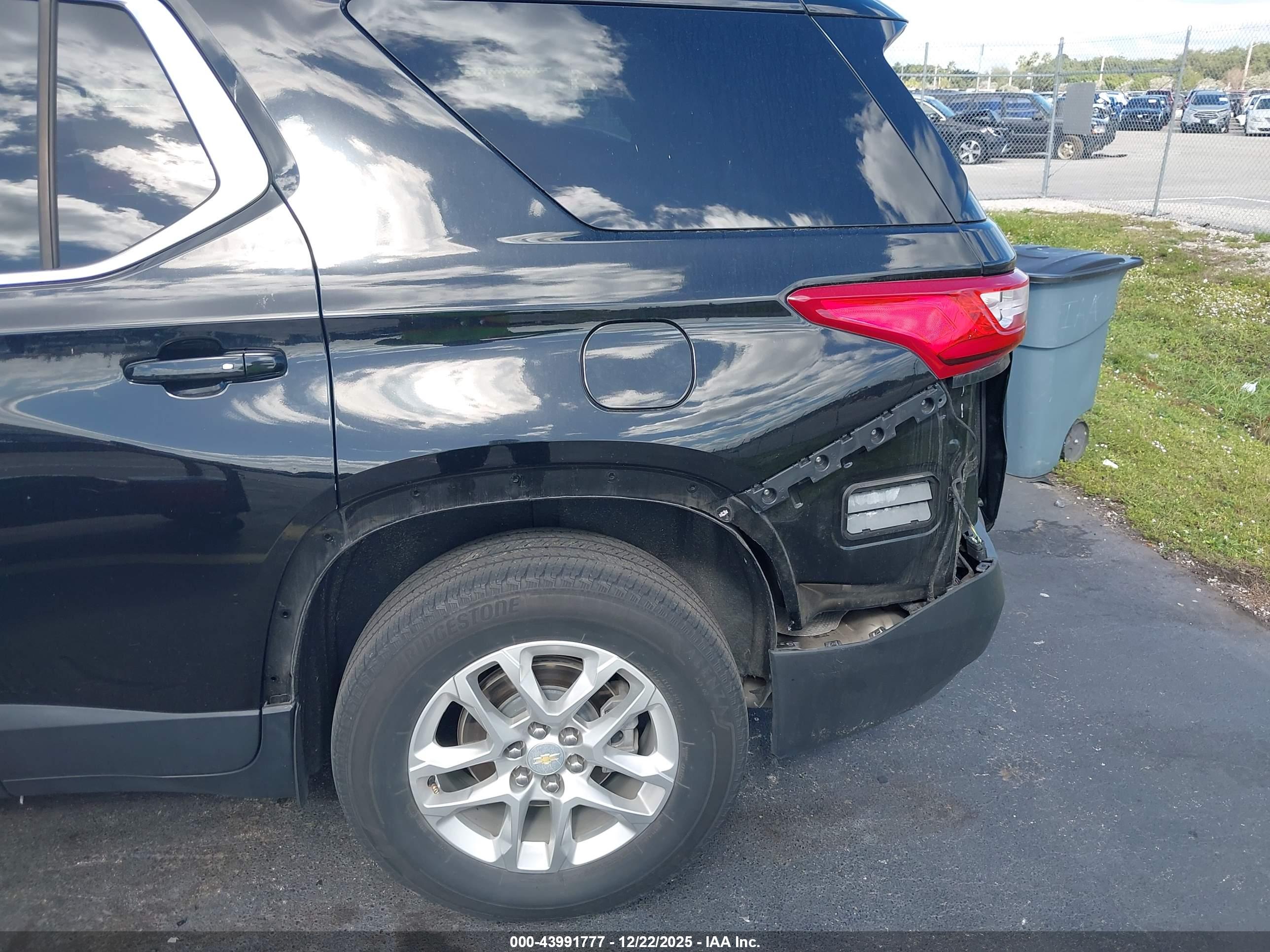 CHEVROLET TRAVERSE image 6