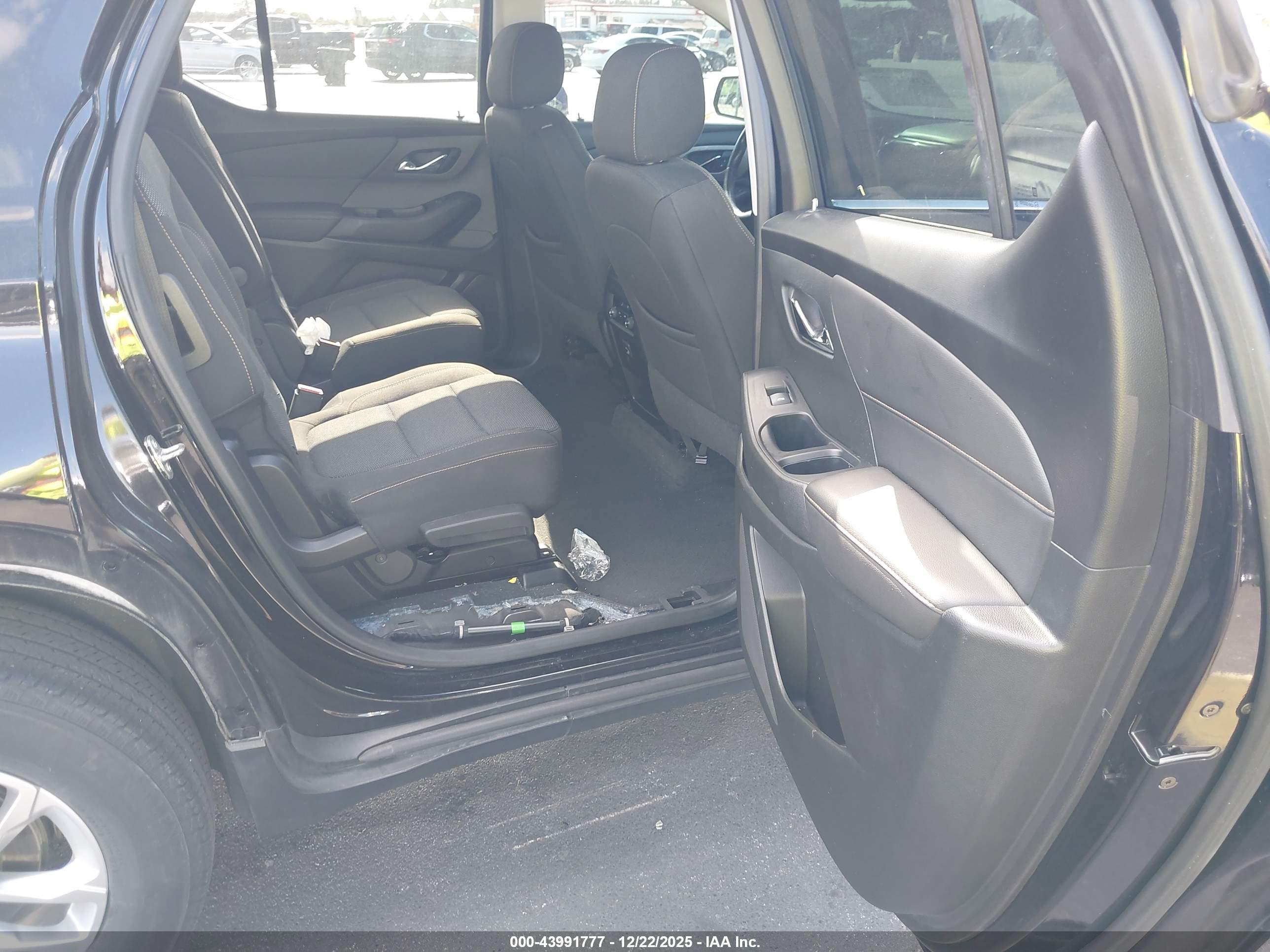CHEVROLET TRAVERSE image 8