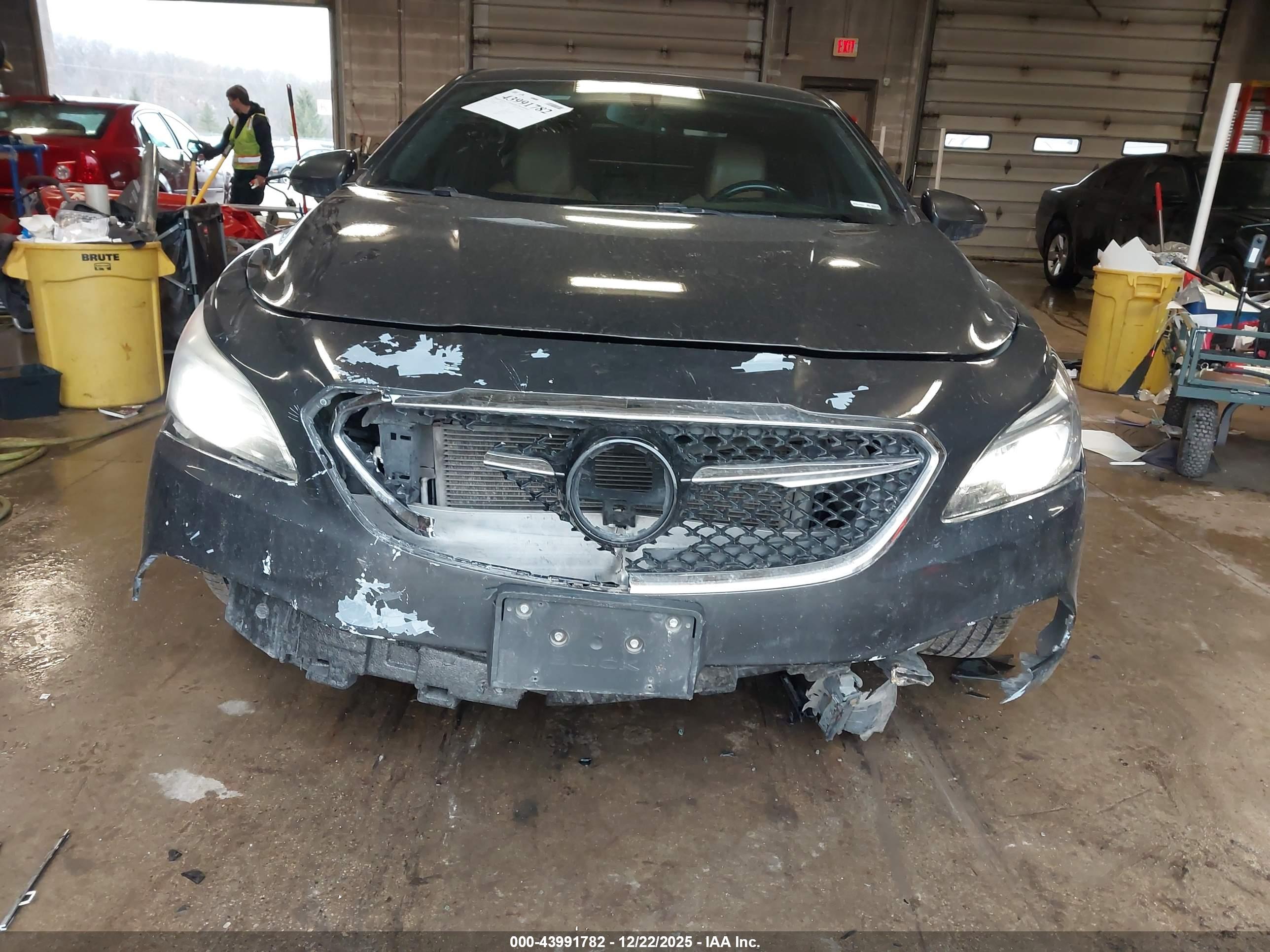 BUICK LACROSSE image 6