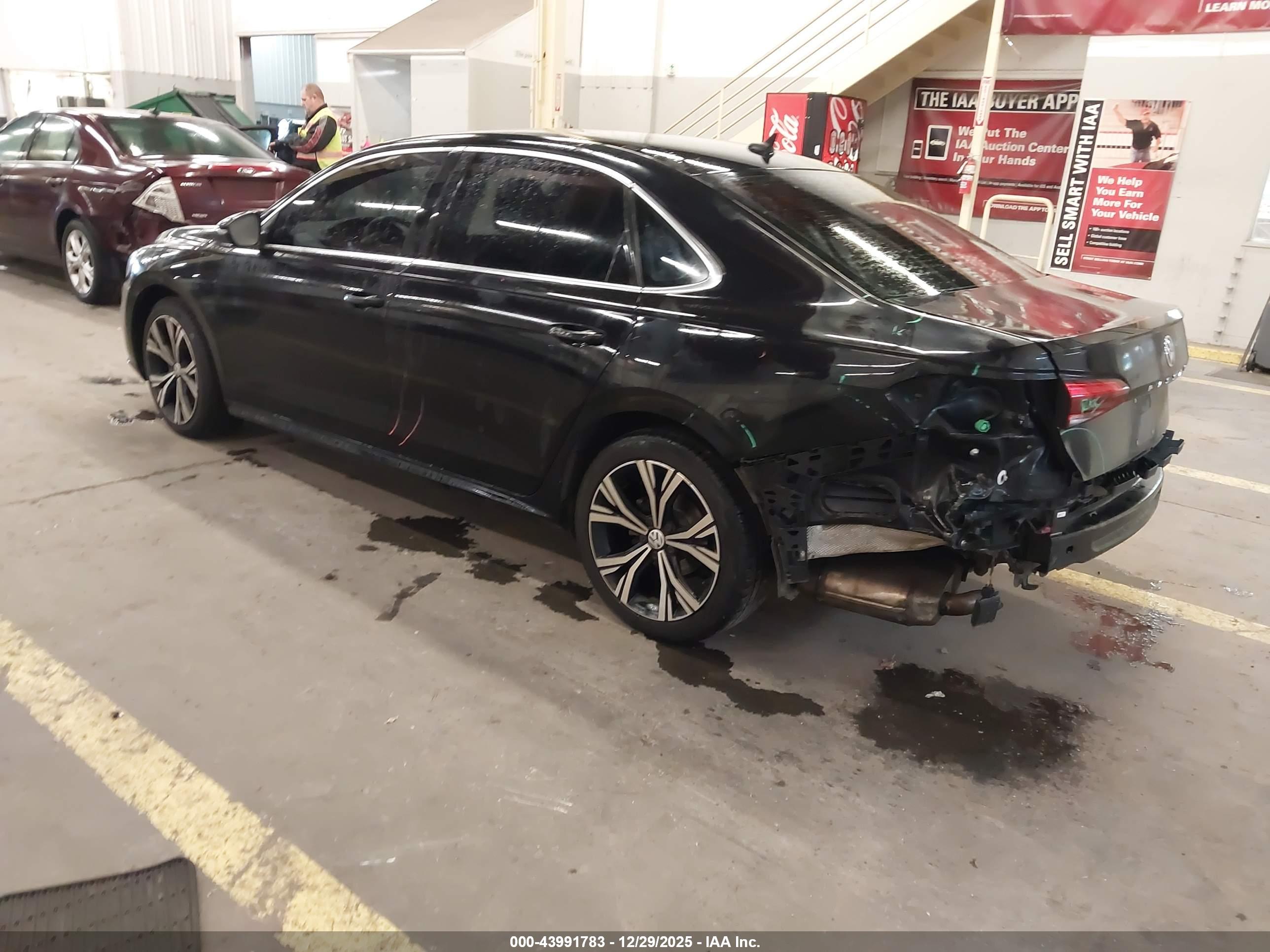 VOLKSWAGEN PASSAT image 3