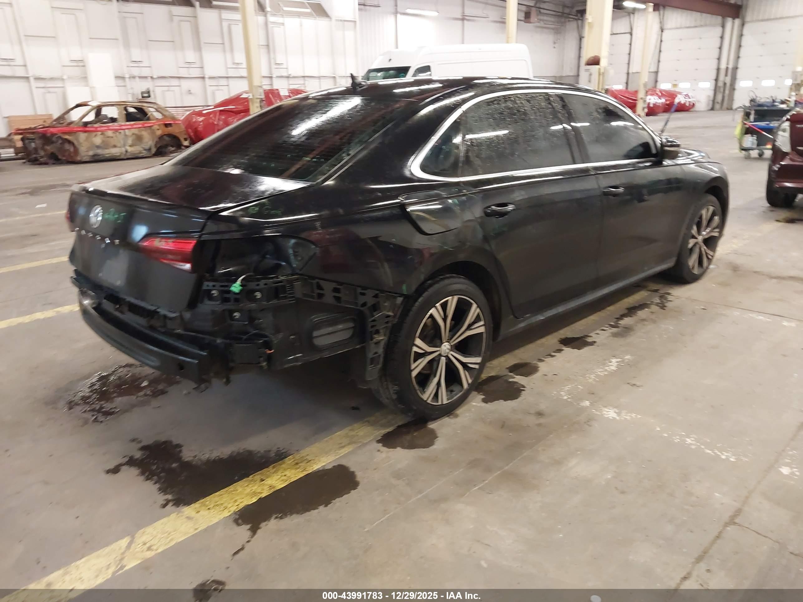 VOLKSWAGEN PASSAT image 4