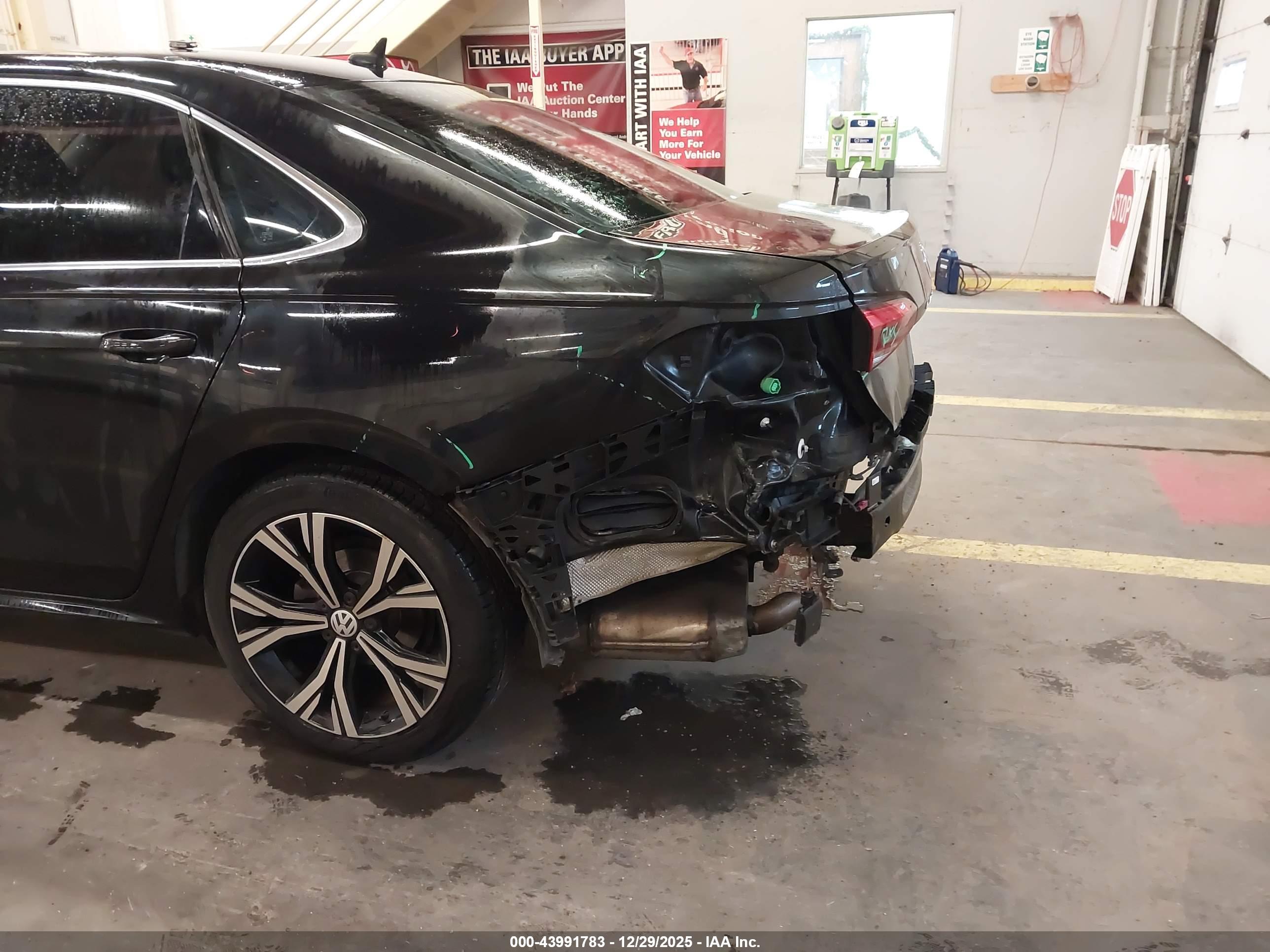 VOLKSWAGEN PASSAT image 6