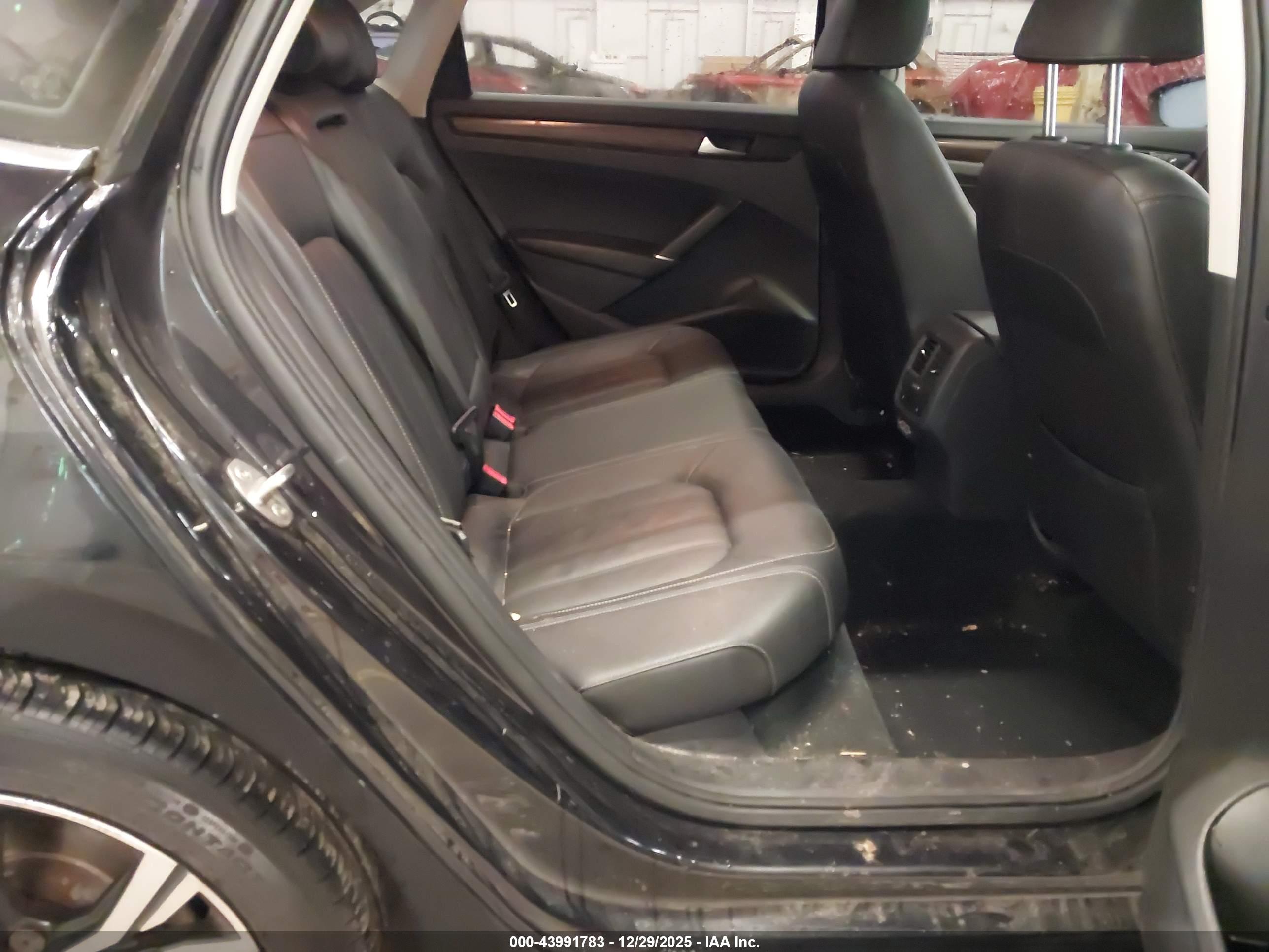 VOLKSWAGEN PASSAT image 8