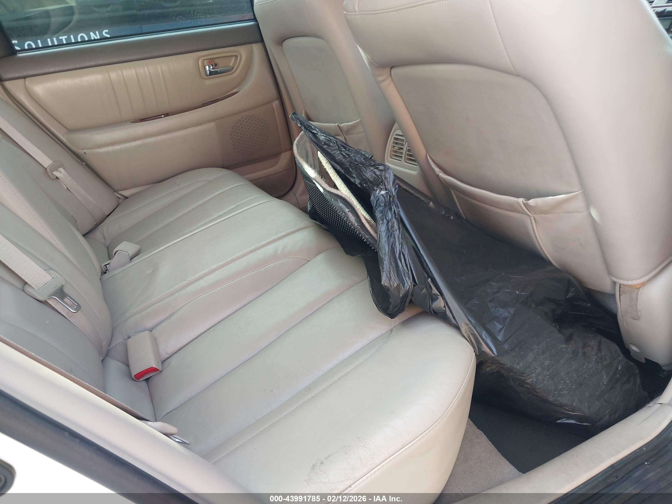 TOYOTA AVALON image 8