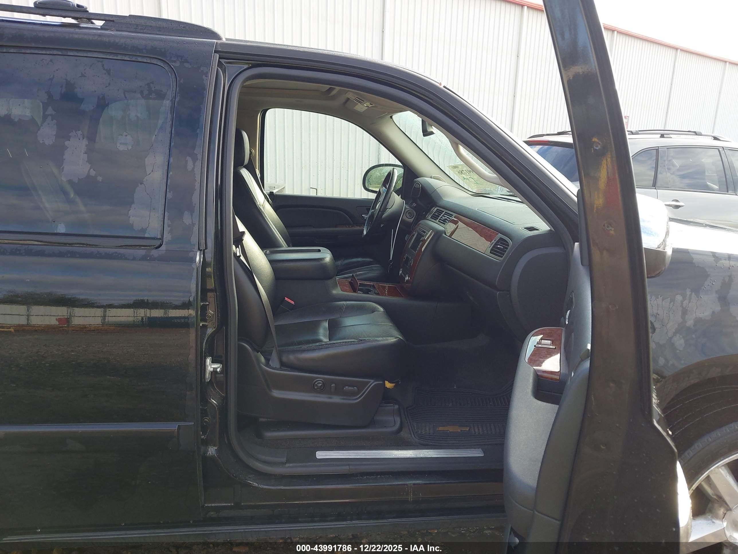 CHEVROLET TAHOE image 5