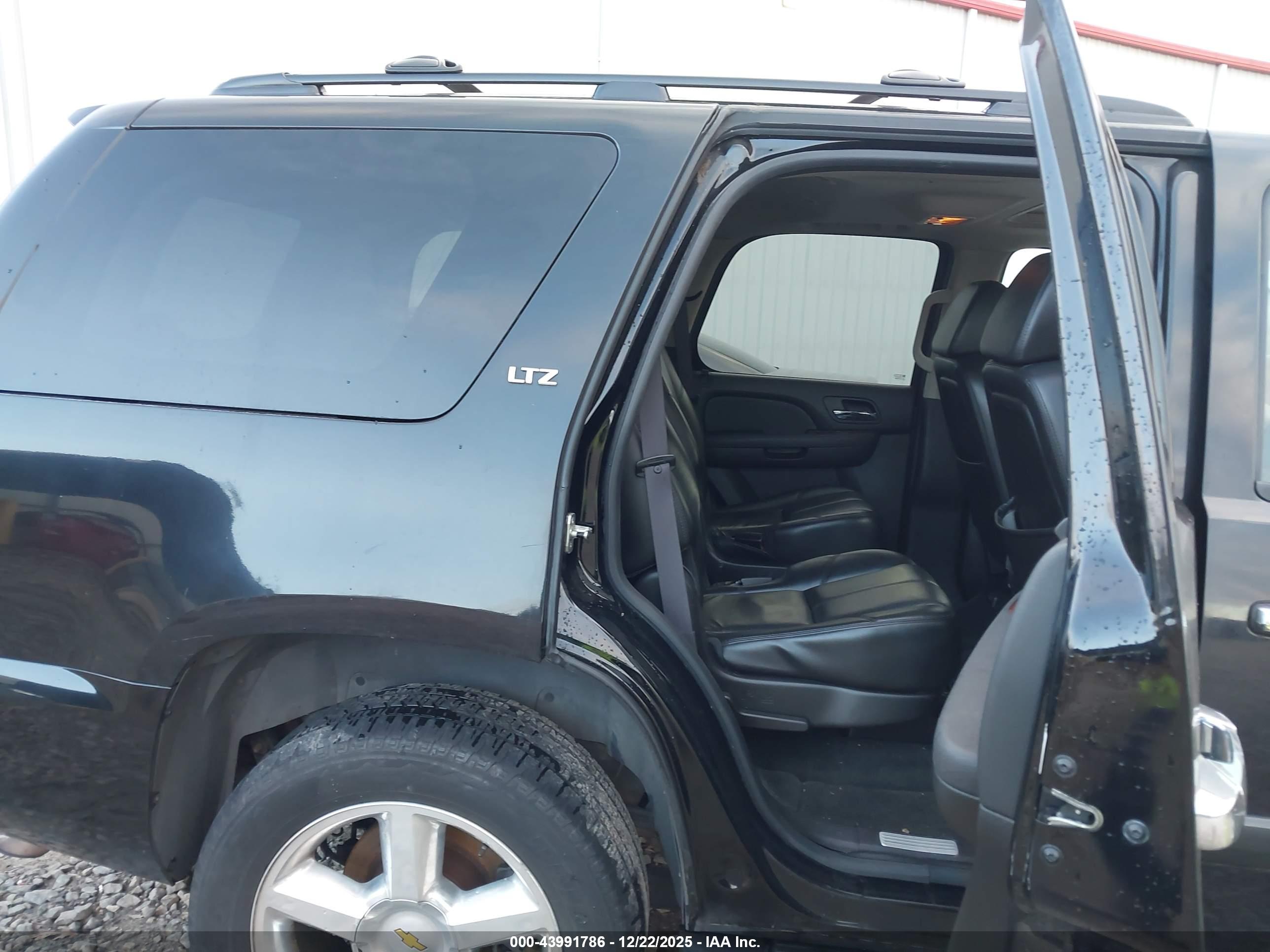 CHEVROLET TAHOE image 8