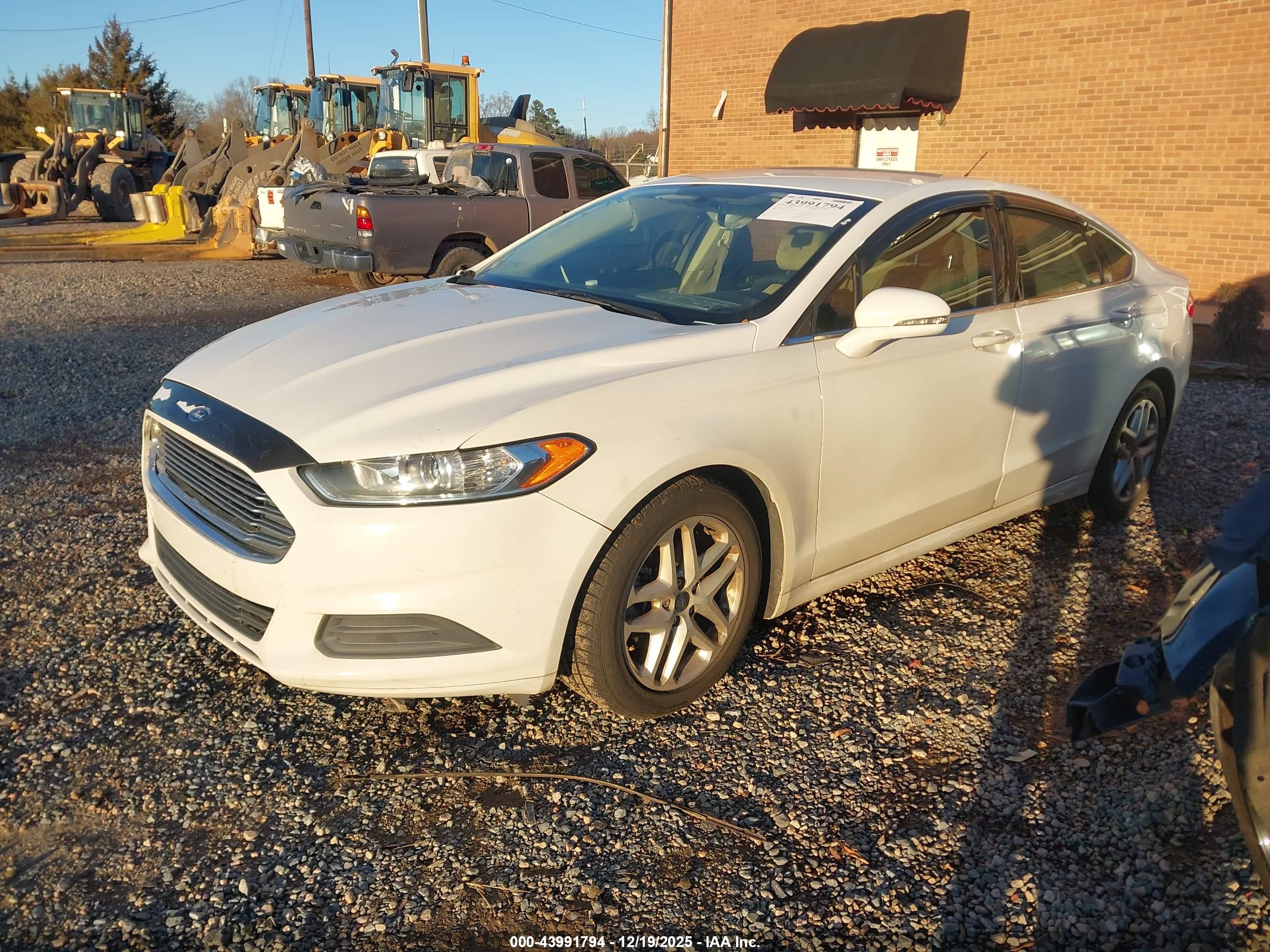 FORD FUSION image 2