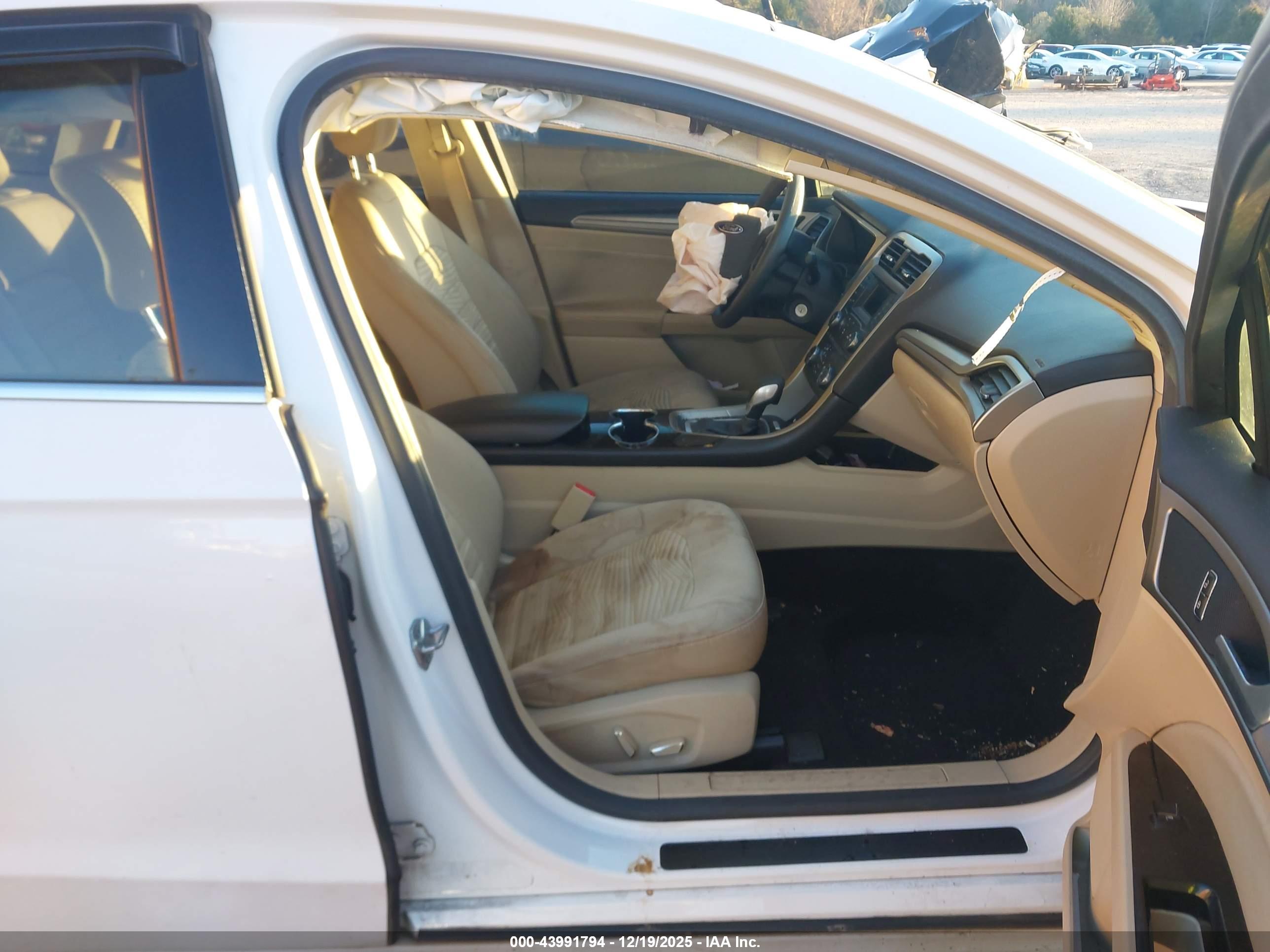FORD FUSION image 5